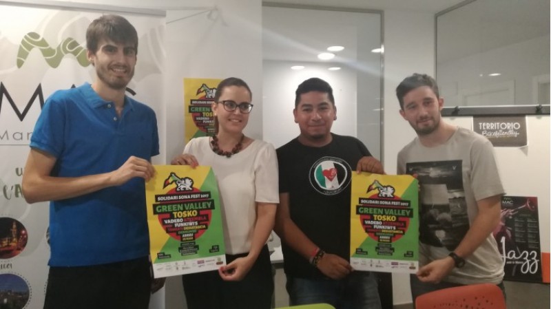 D'esquerra a dreta, Ferran Moreno, organitzador; Mariona Carbonell, gerent de la Mancomunitat; Rafa Figuerola, organitzador; i Edu Terol, organitzador io membre de Tankats/AM