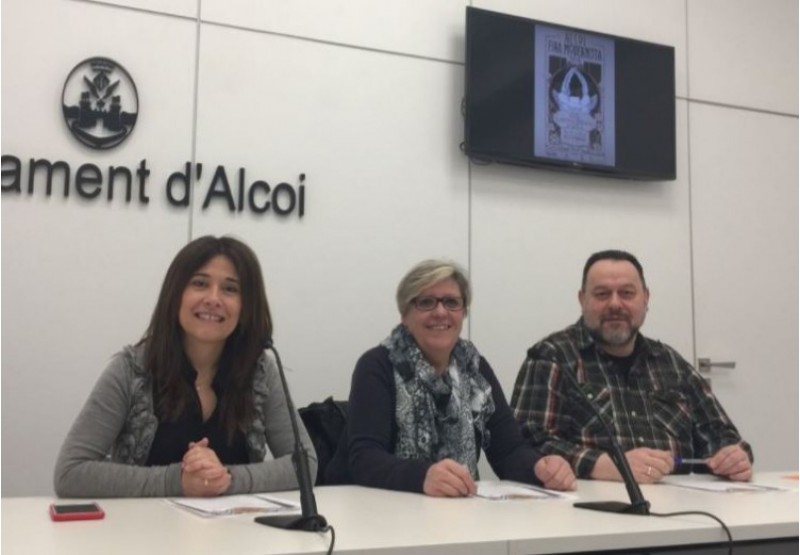 Lorena Zamorano, Maria Teresa Arberola i Rafael Sempere en la presentació del curset / R. Lledó
