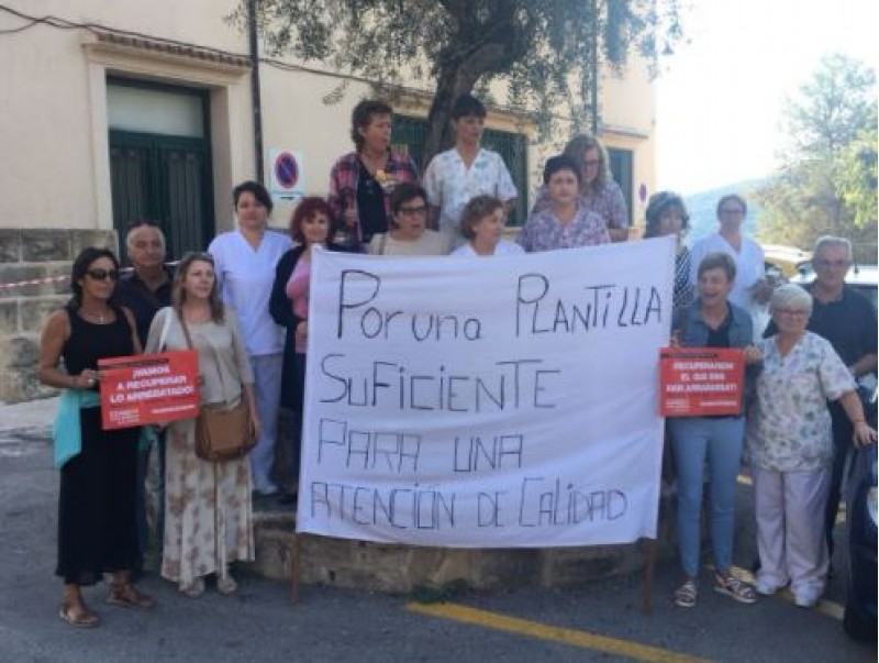 Concetració de treballadors de la residència, familiars i sindicat / Puri Auñón
