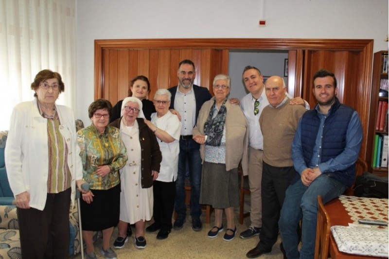 Autoritats locals d'Ibi amb les monges / Ajuntament d'Ibi