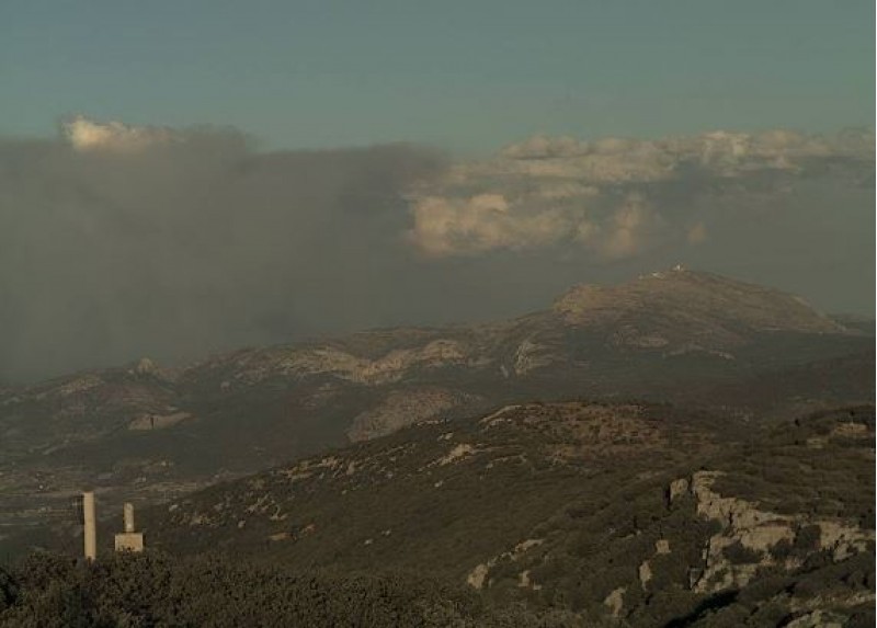 La càmara d'ACIF des del Menejador (Font Roja) també capta l'incendi / ACIF