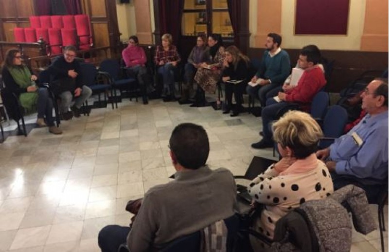Reunió per crear un Observatori municipal per a la protecció dels animals / R. Lledó