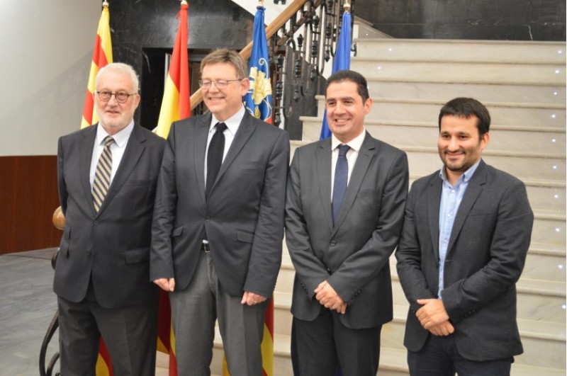Luis Boyer, Toni Francés, Ximo Puig i Vicent Marzà en la signatura del conveni / R. Lledó