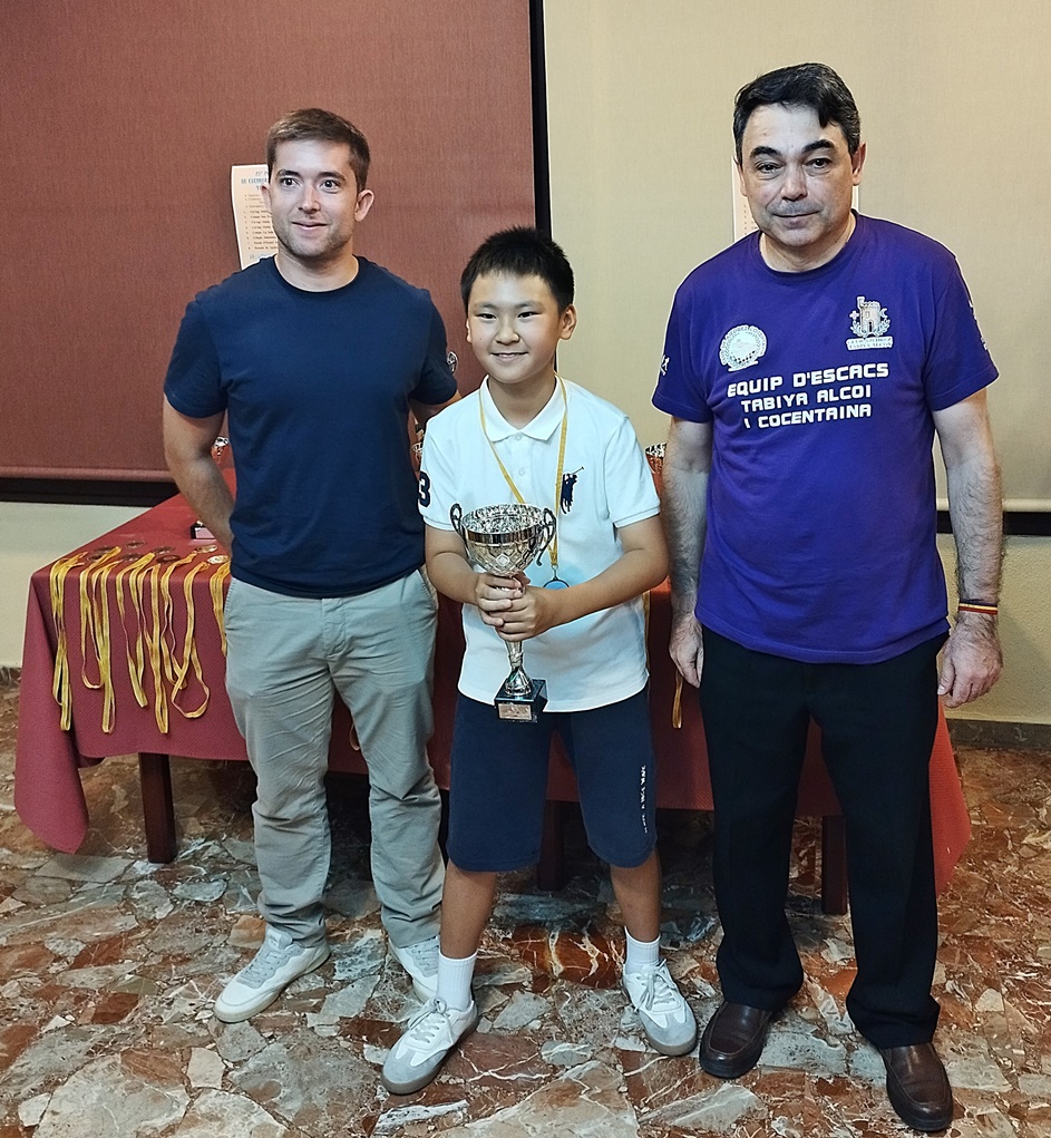 Álex li, segon premi en el campionat individual. 