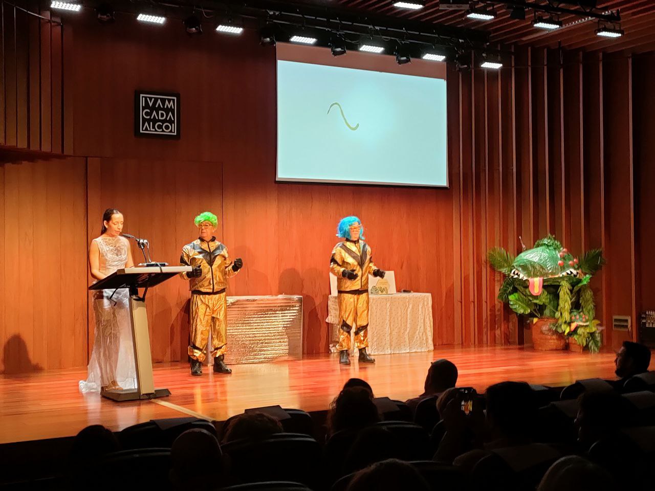 La gala ha estat presentada per Mireia Martí i amenitzada per l'Escola Municipal de Teatre. 