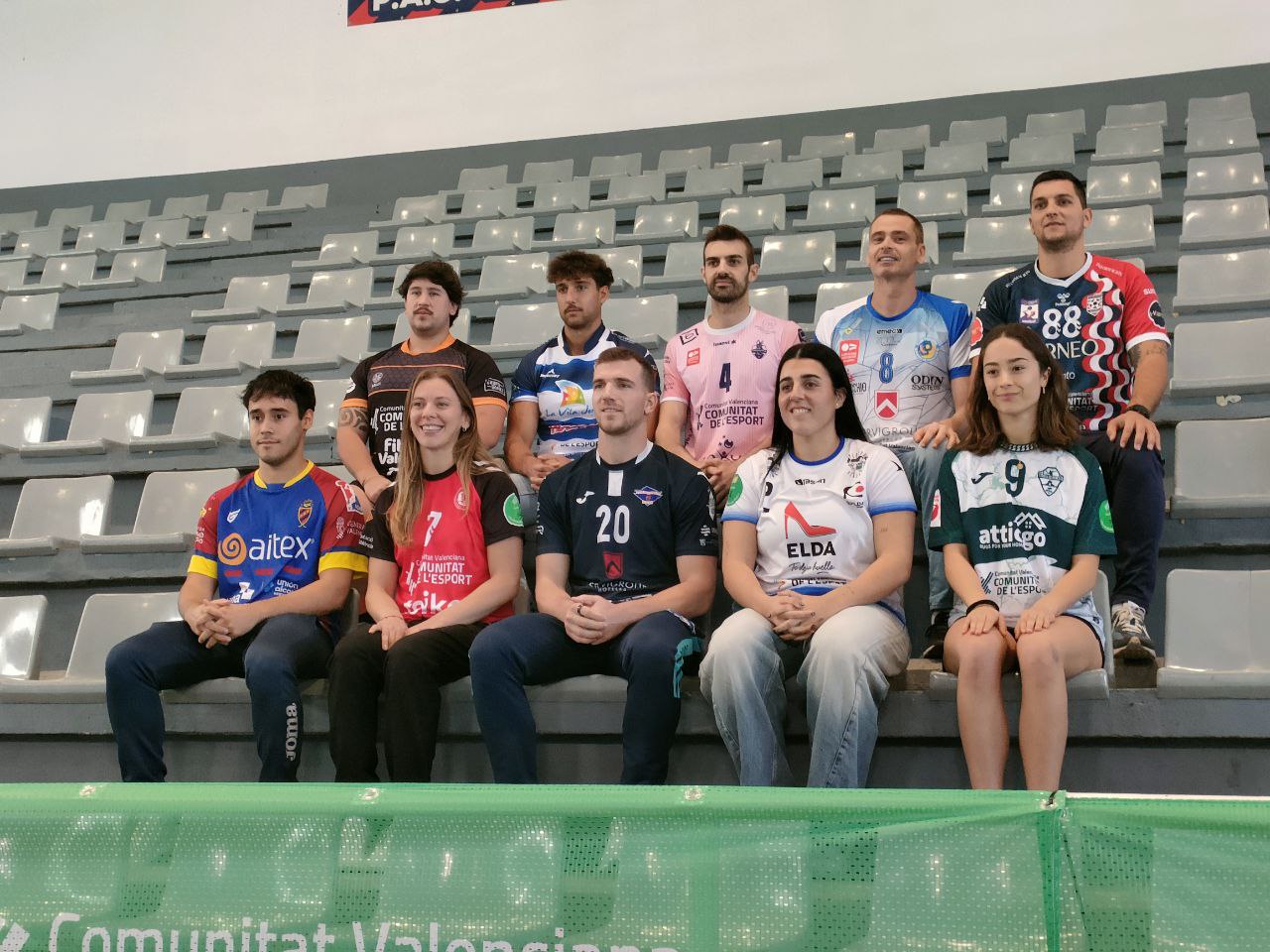 Jugadors del 10 clubs que reben l'ajuda de la Fundació Trinidad Alfonso. 