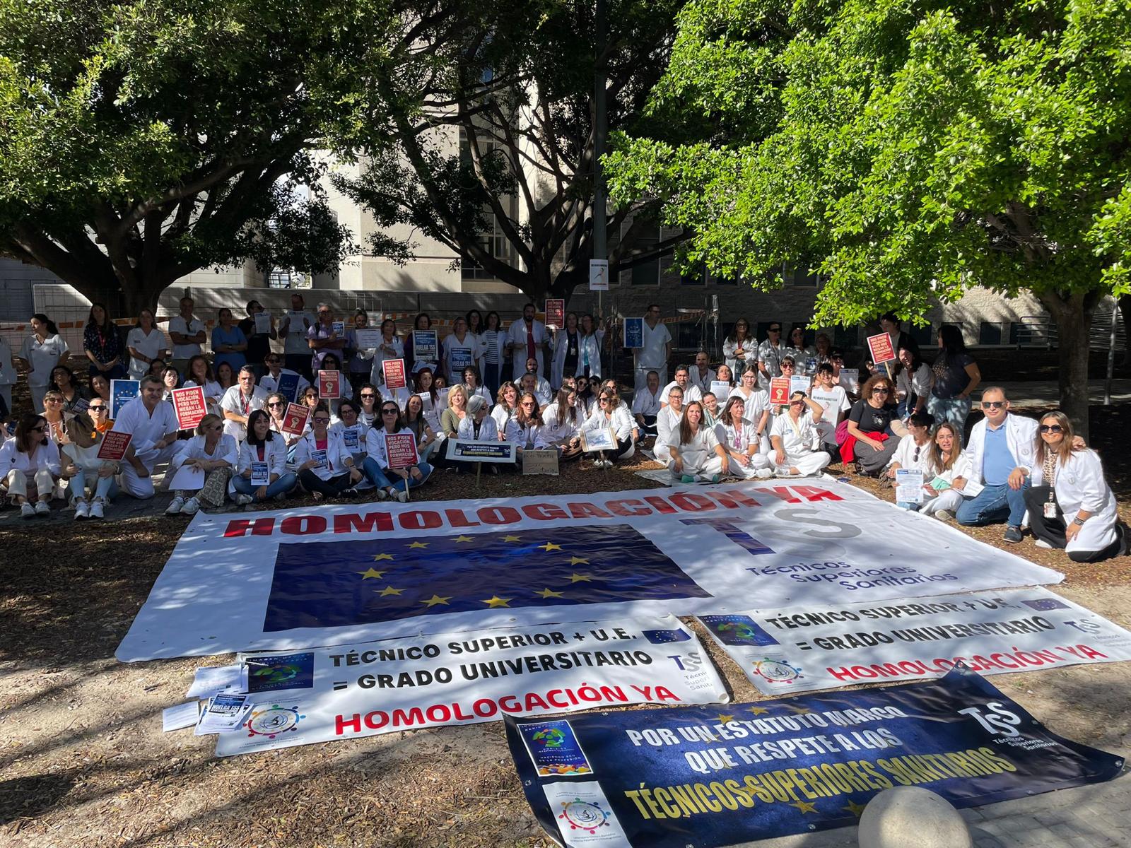 Concentració dels TSS a l'Hospital de Sant Joan este 4 de novembre.