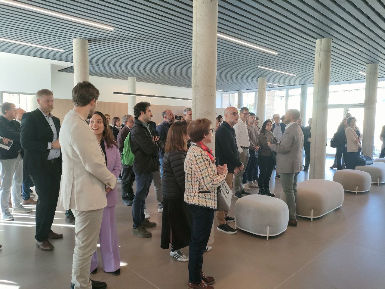 Sansaloni explica als assistents els nous espais del centre