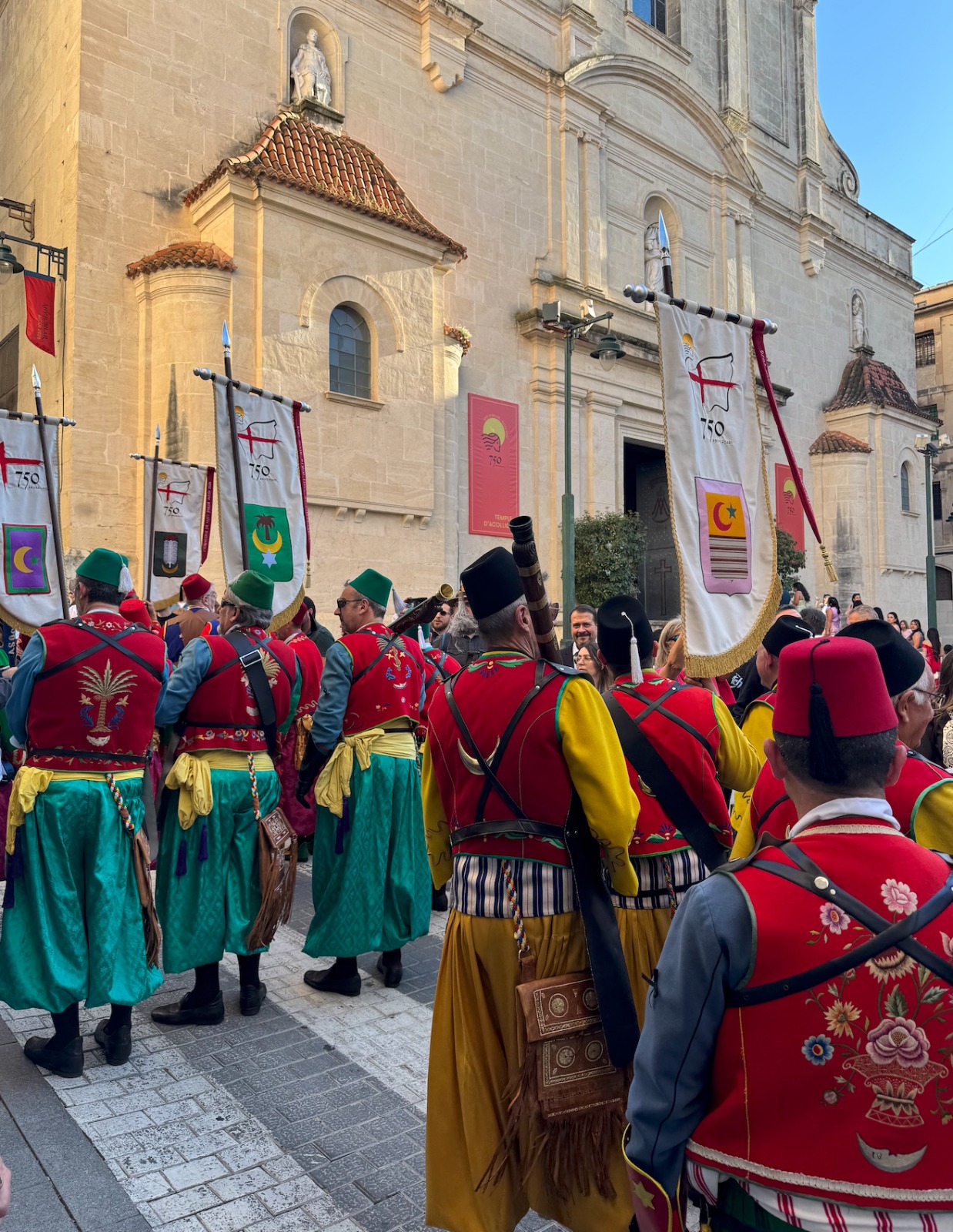 Estendarts especials per a les filaes en el 750 aniversari