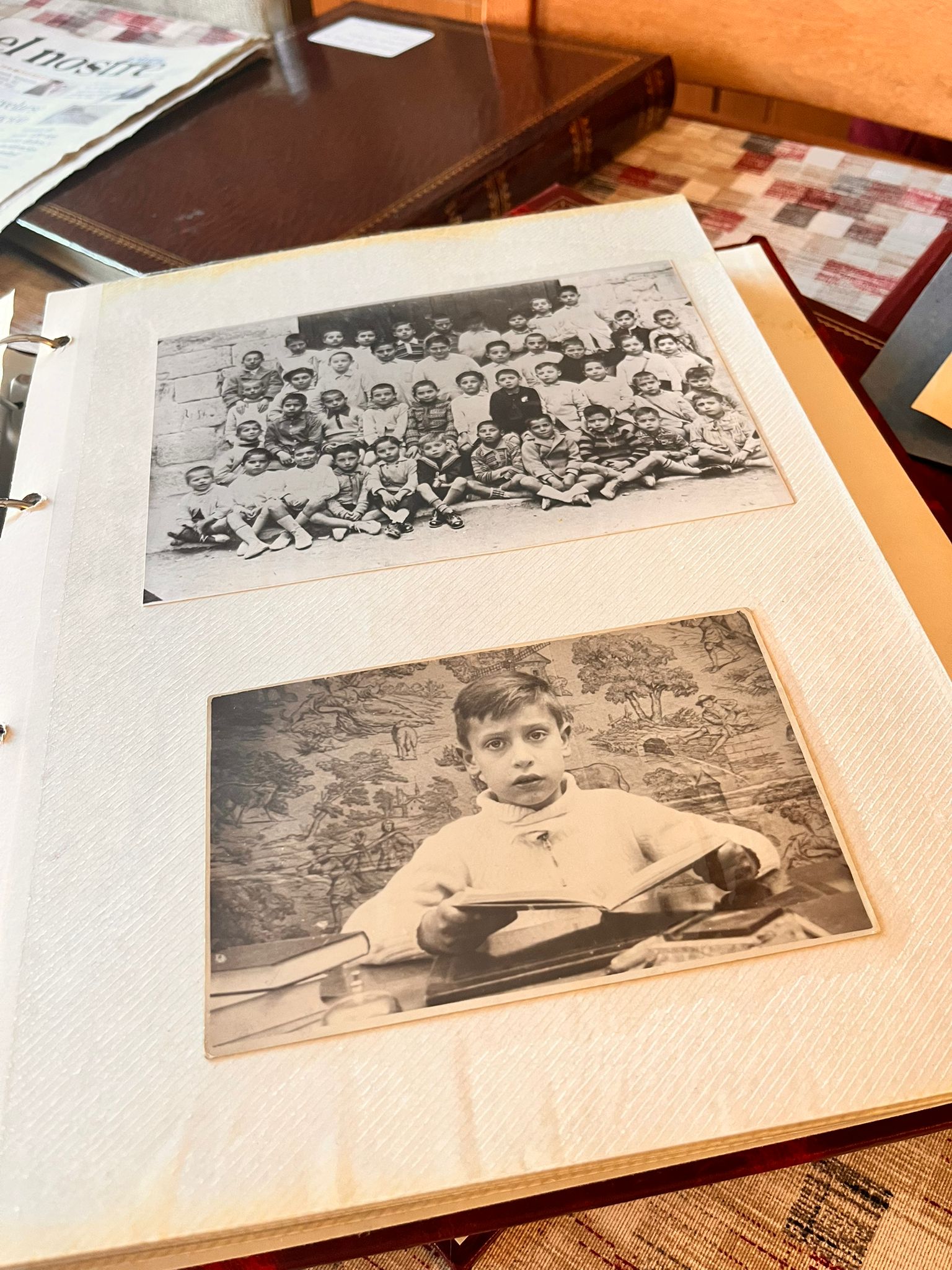 Fotografies de la infancia d'Armando Santacreu quan anava al Col·legi Verge Maria