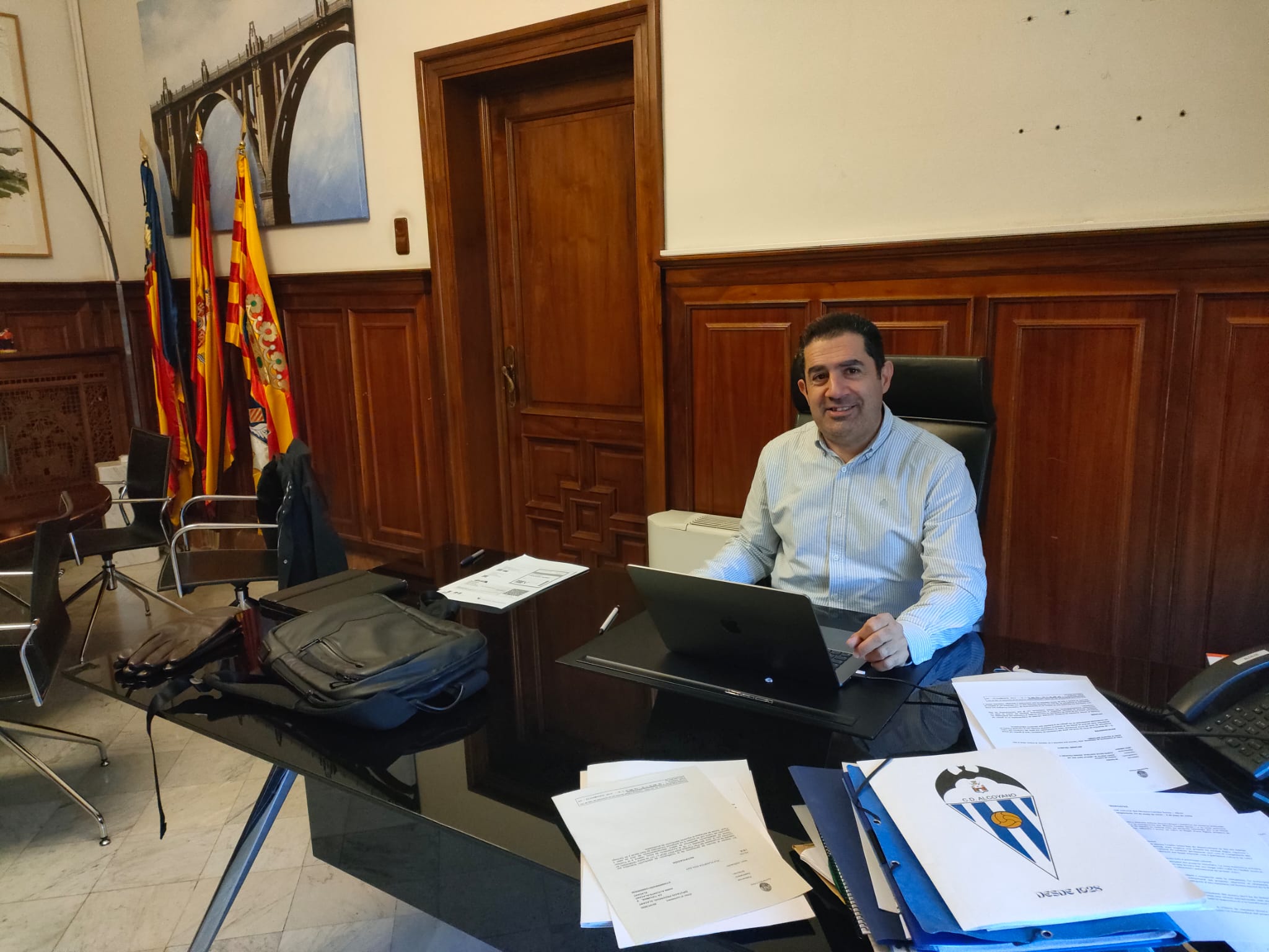 Toni Francés en el seu despatx d'alcaldia. 