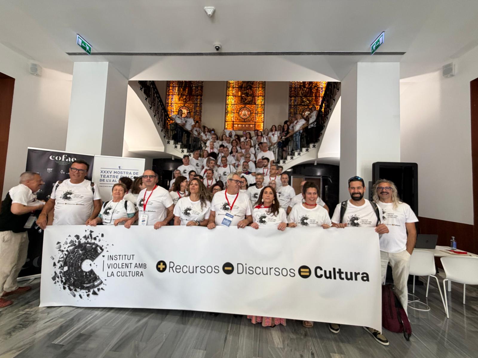 Concentració a les escales del CADA
