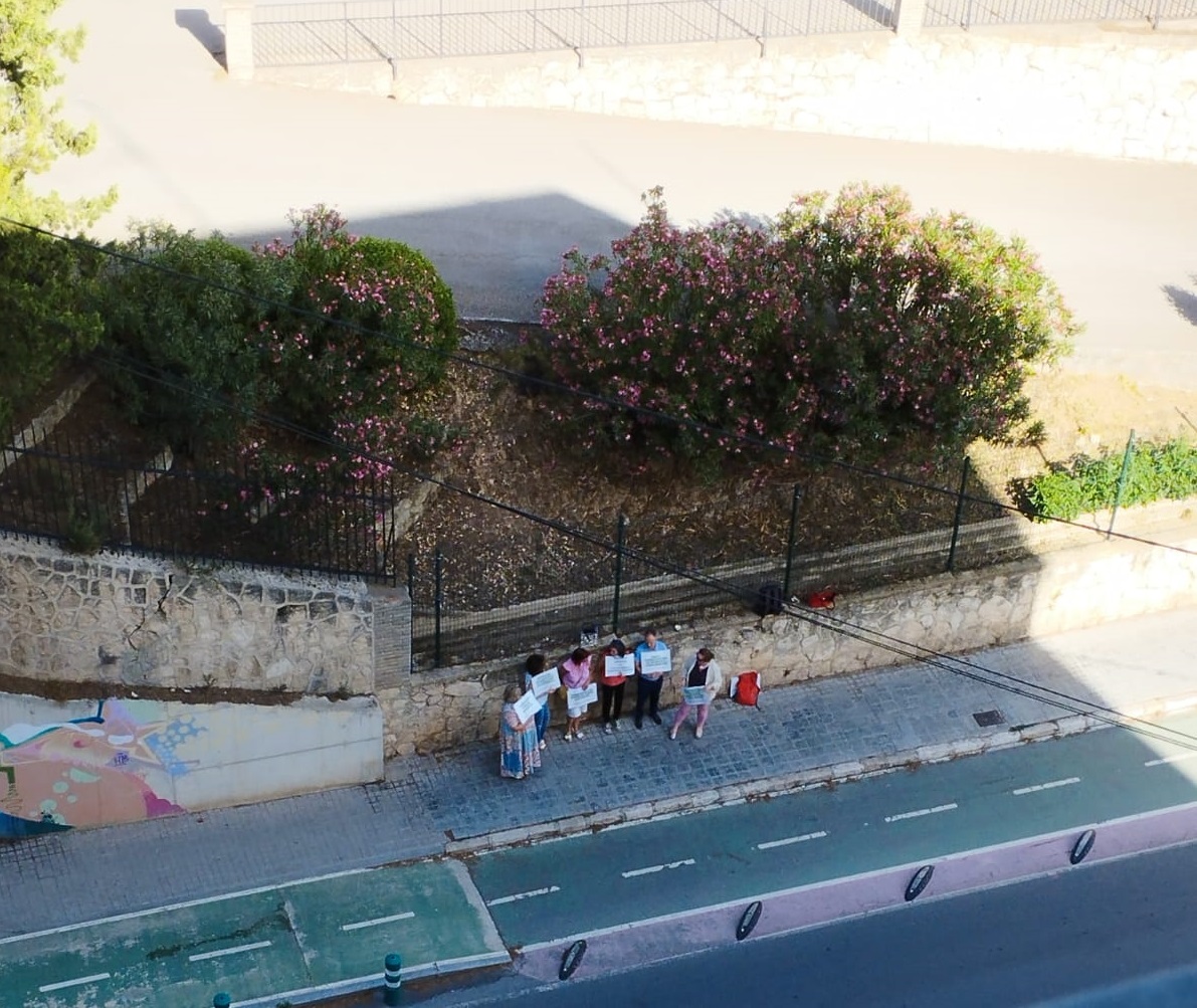 Concentració a les portes del col·legi Sant Vicent de Paúl