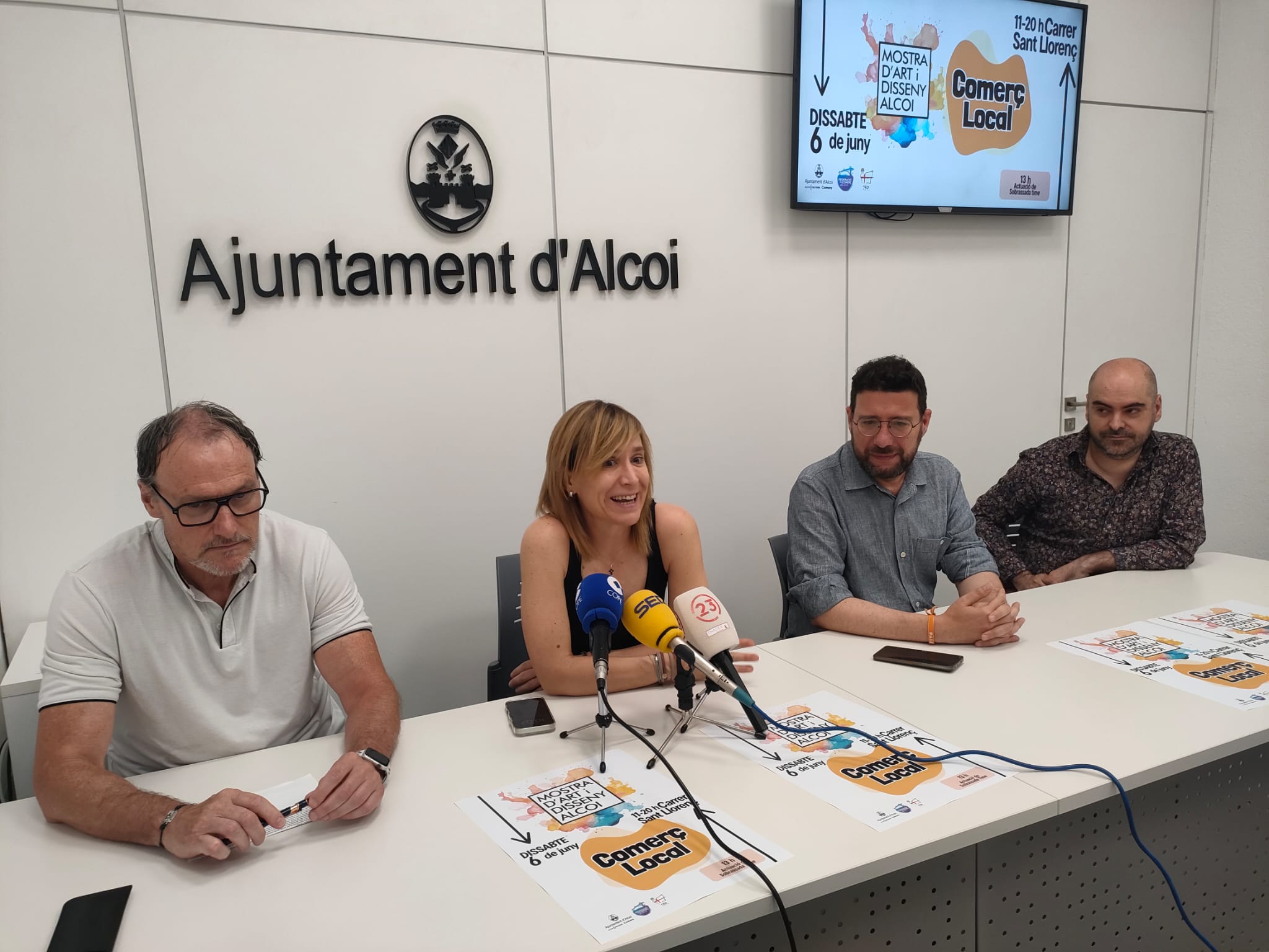 Roda de premsa de presentació de la MADA, amb representants de l'Ajuntament, l'ASJ i els comerciants locals.