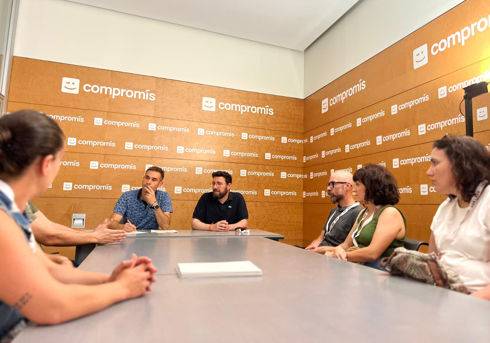 Reunió Compomís i les families afectades de El Romeral a les Corts