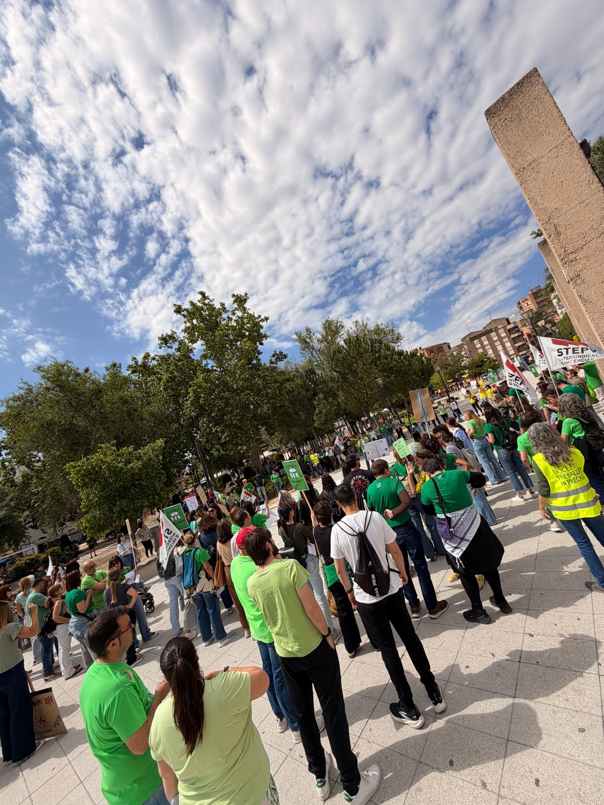 Concentració per l'educació pública a Castalla