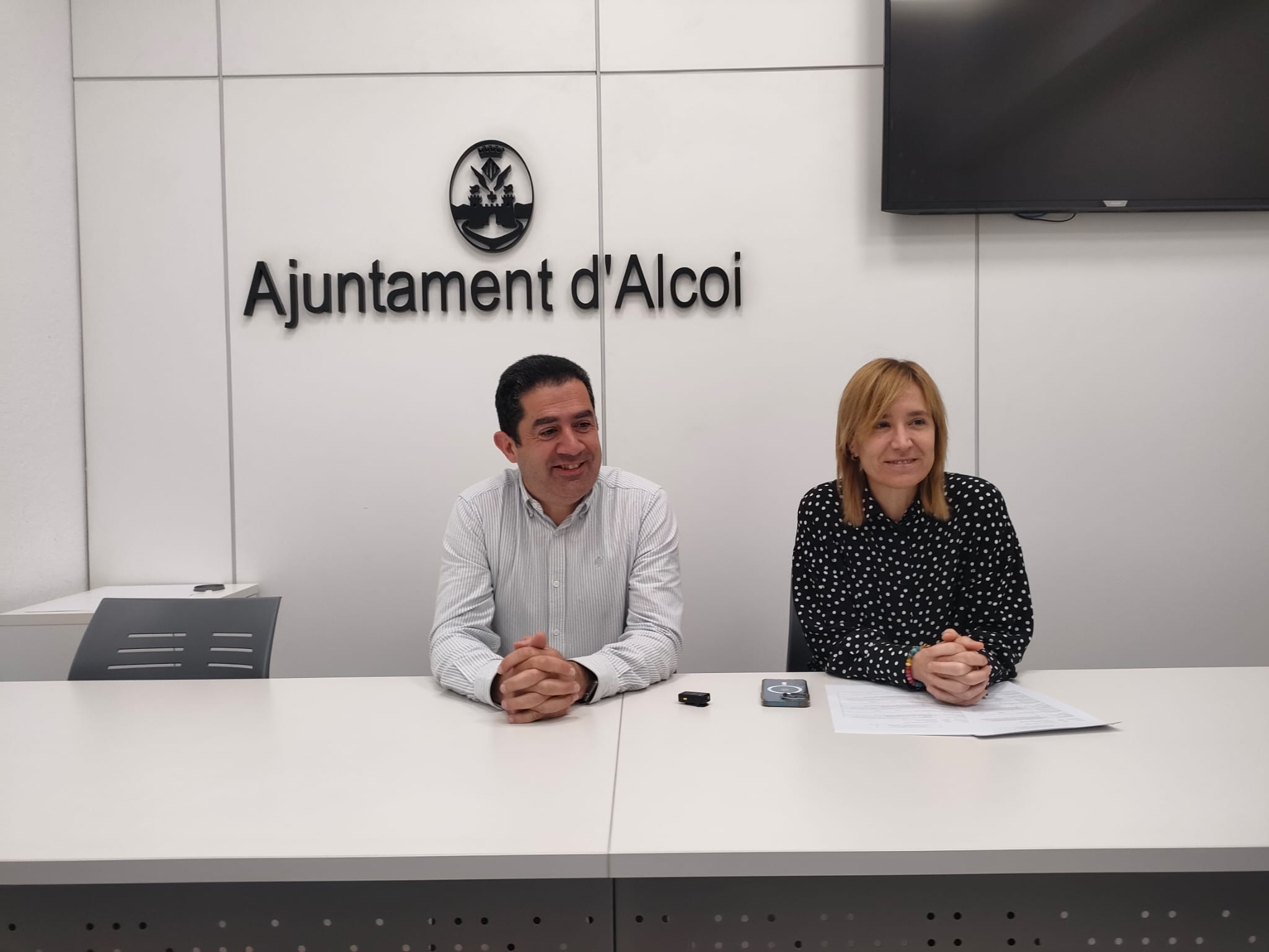 Toni Francés i Elisa Guillem han comparegut junts per a explicar la situació del teatre Principal.