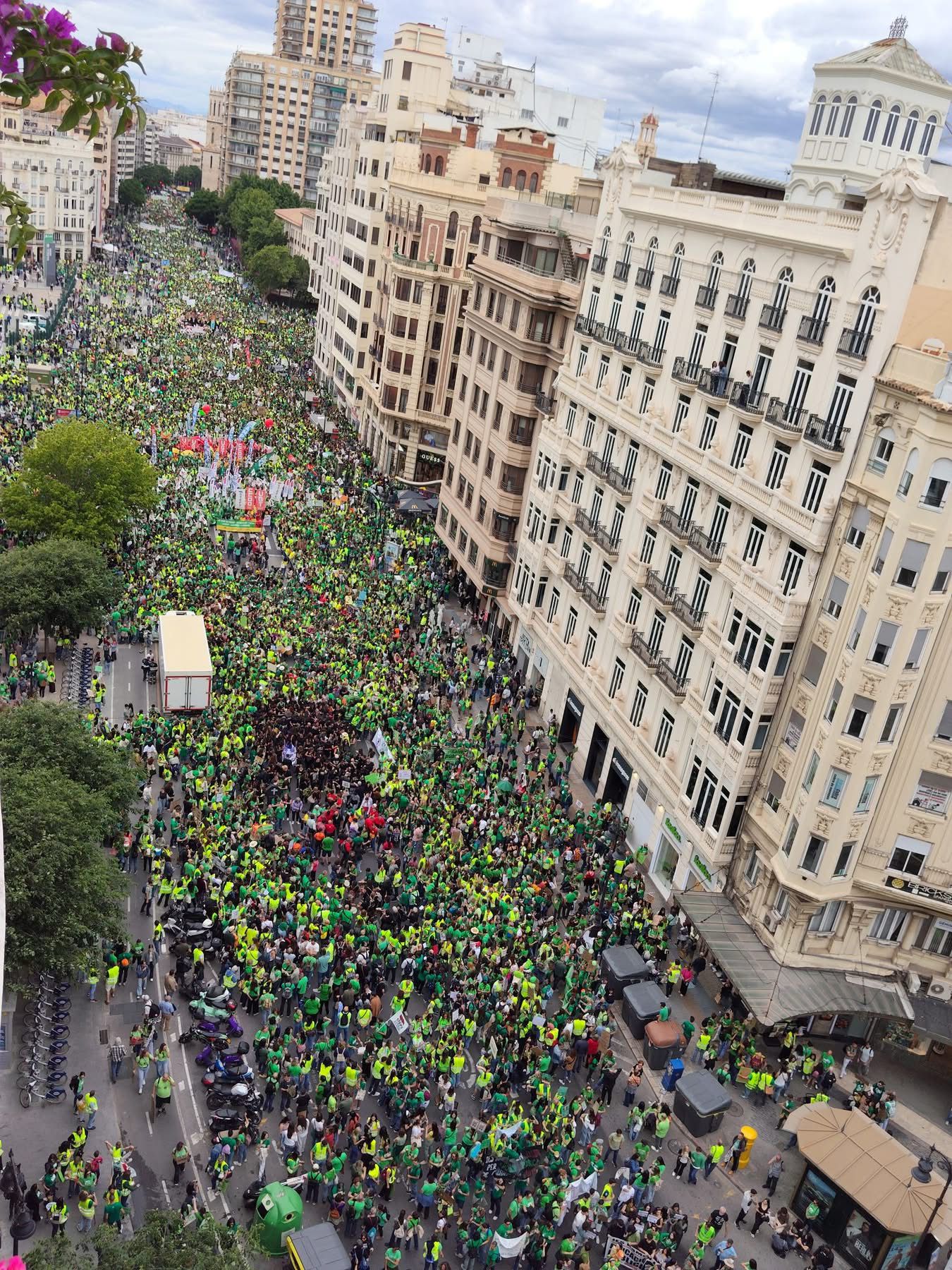 Imatge aèrea de la manifestació a València