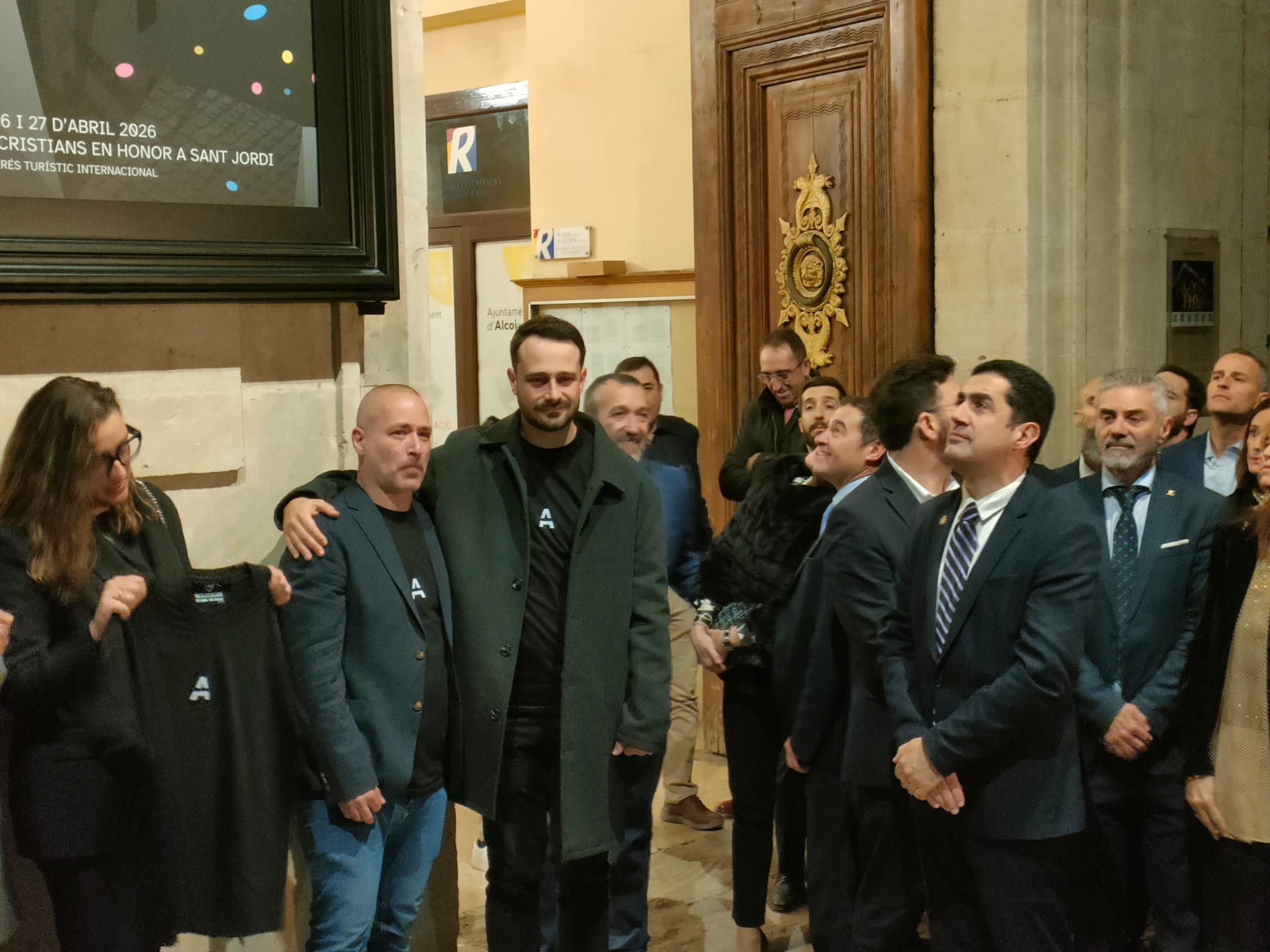 Membres de La Taula emocionats en el record del seu company Abel Flores. 