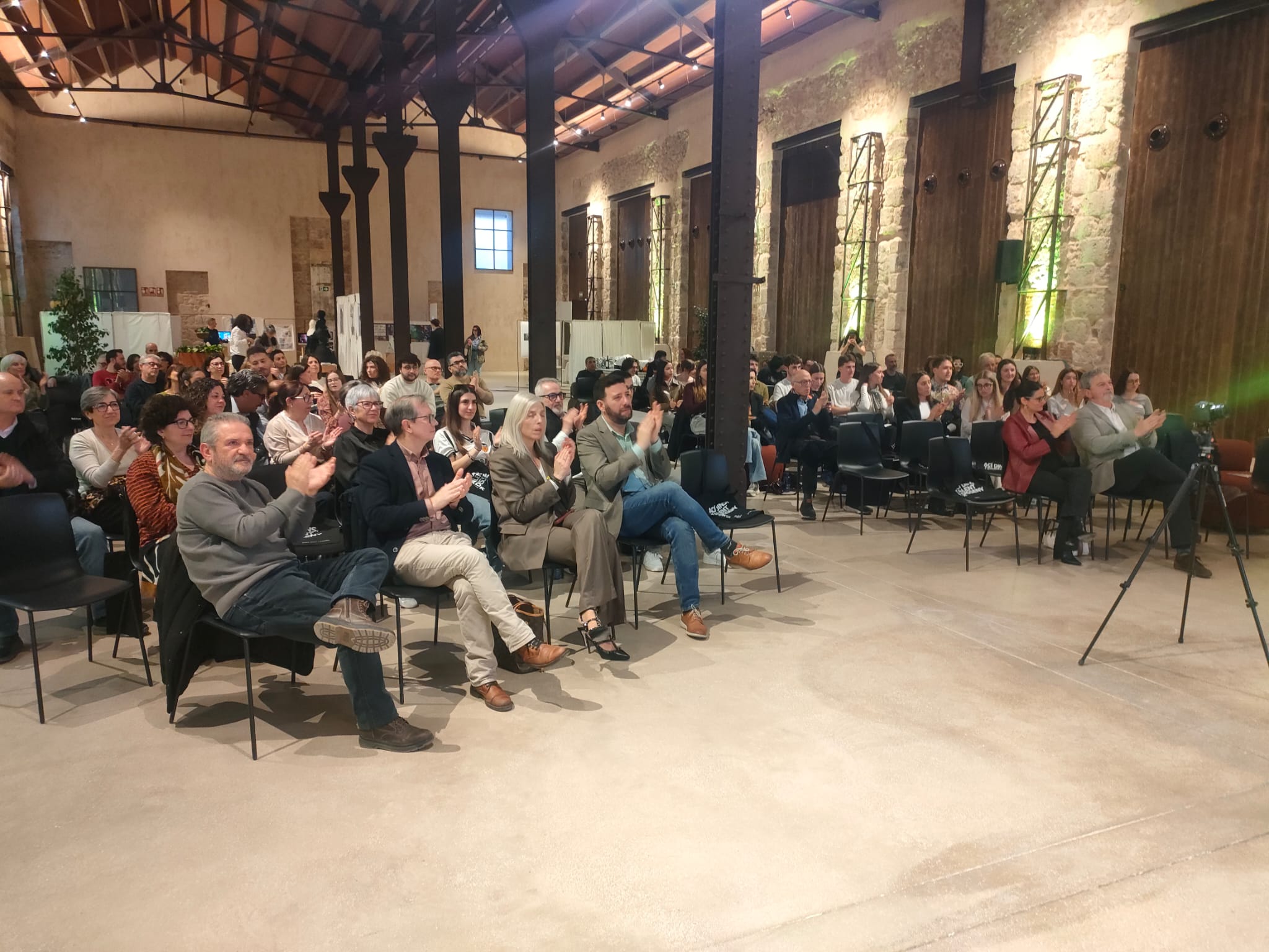 El públic de les presentacions a Rodes. 