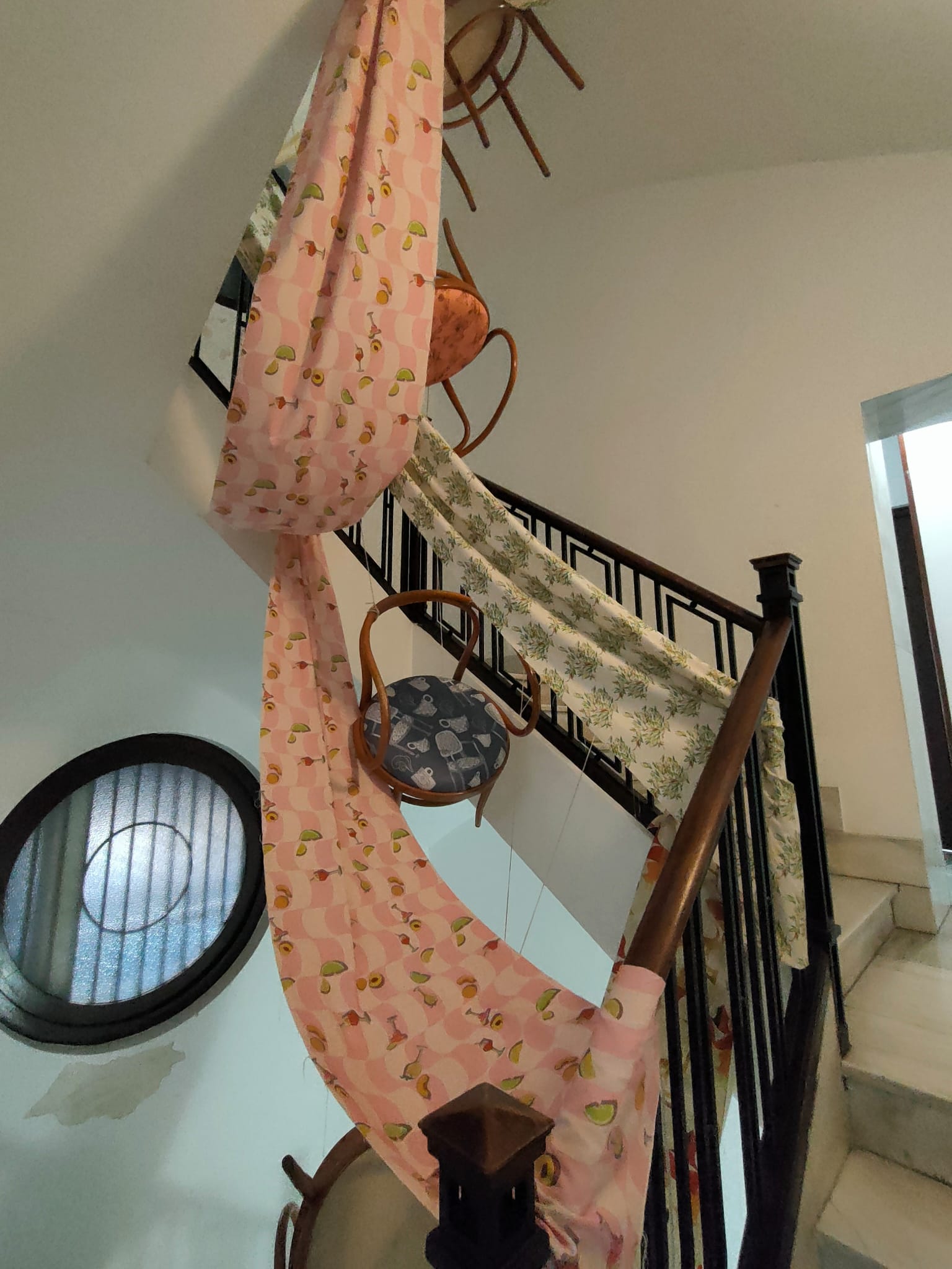 L'escala dissenyada i instal·lada per l'alumnat d'interiorisme. 
