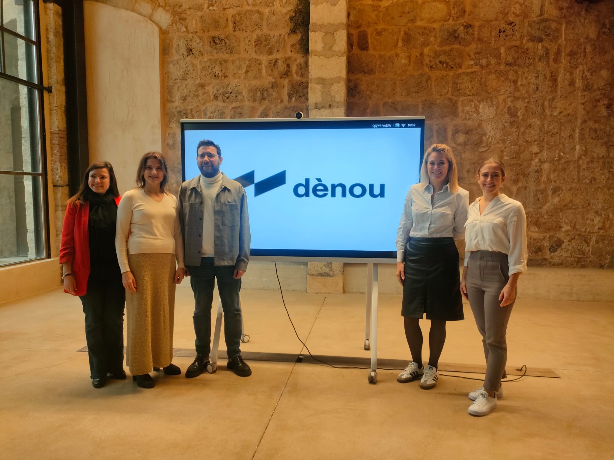 Representants de les 5 institucions implicades: Ajuntament, Cambra de Comerç, AITEX, UPV i EASD. 