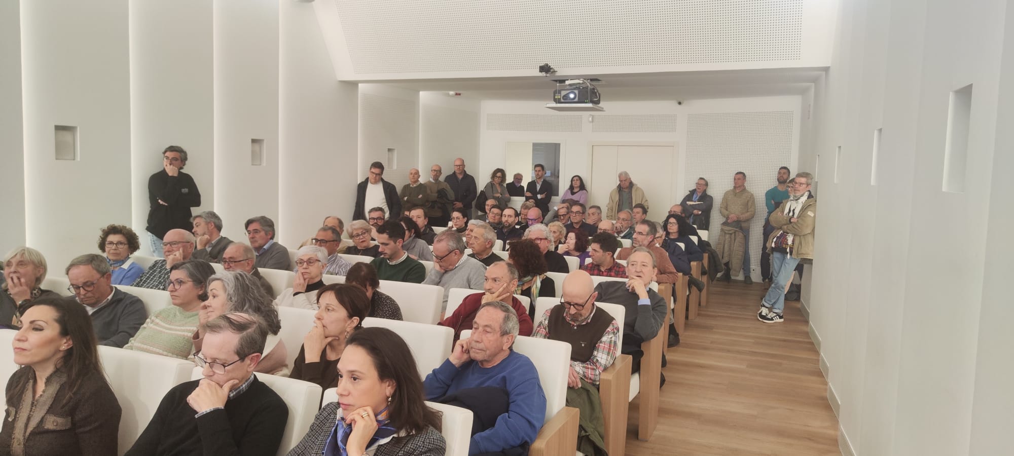 Públic a l'acte sobre sól industrial a les comarques