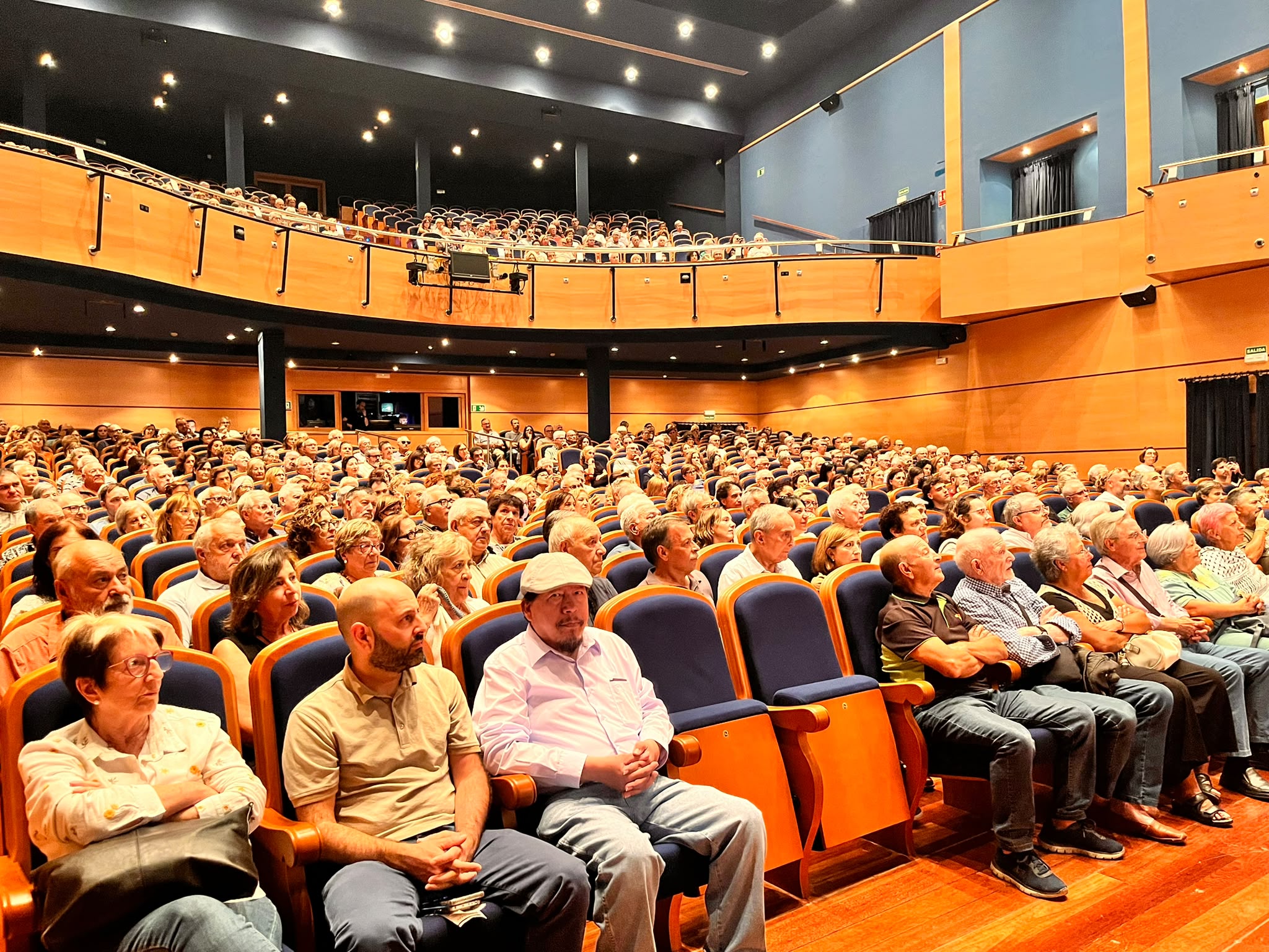 Públic assistent a l'acte amb Baltasar Garzón a Alcoi