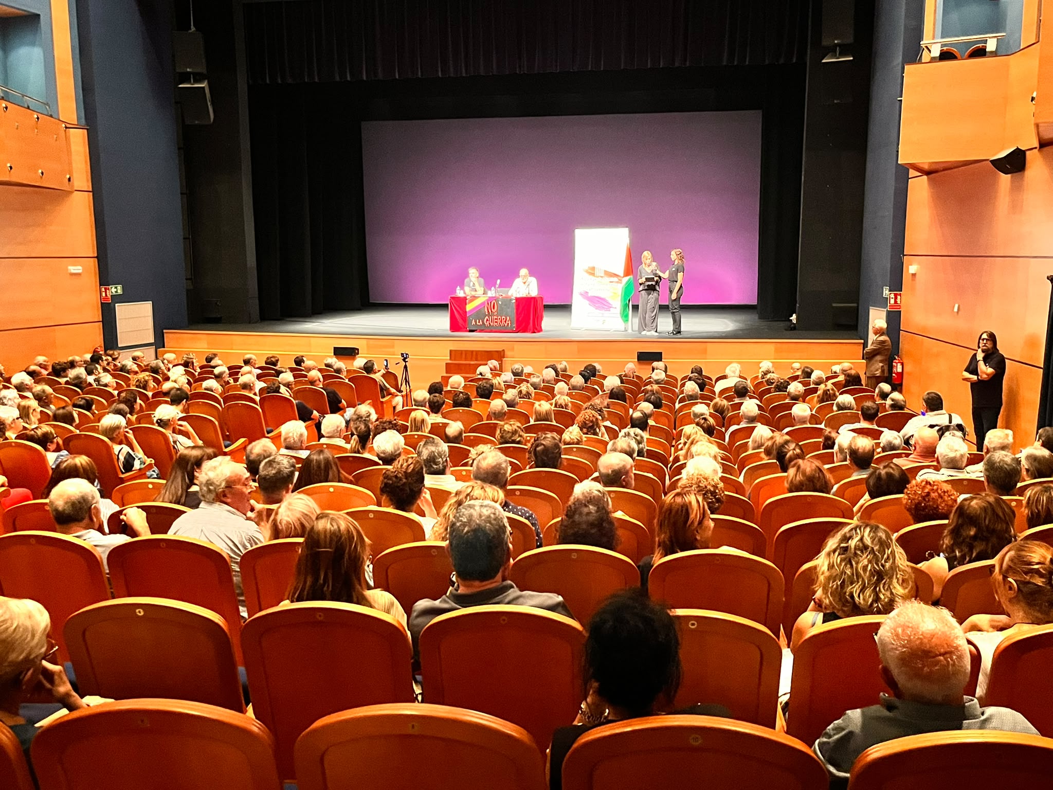 Presentació de l'acte de la mà d'Elisa Guillem