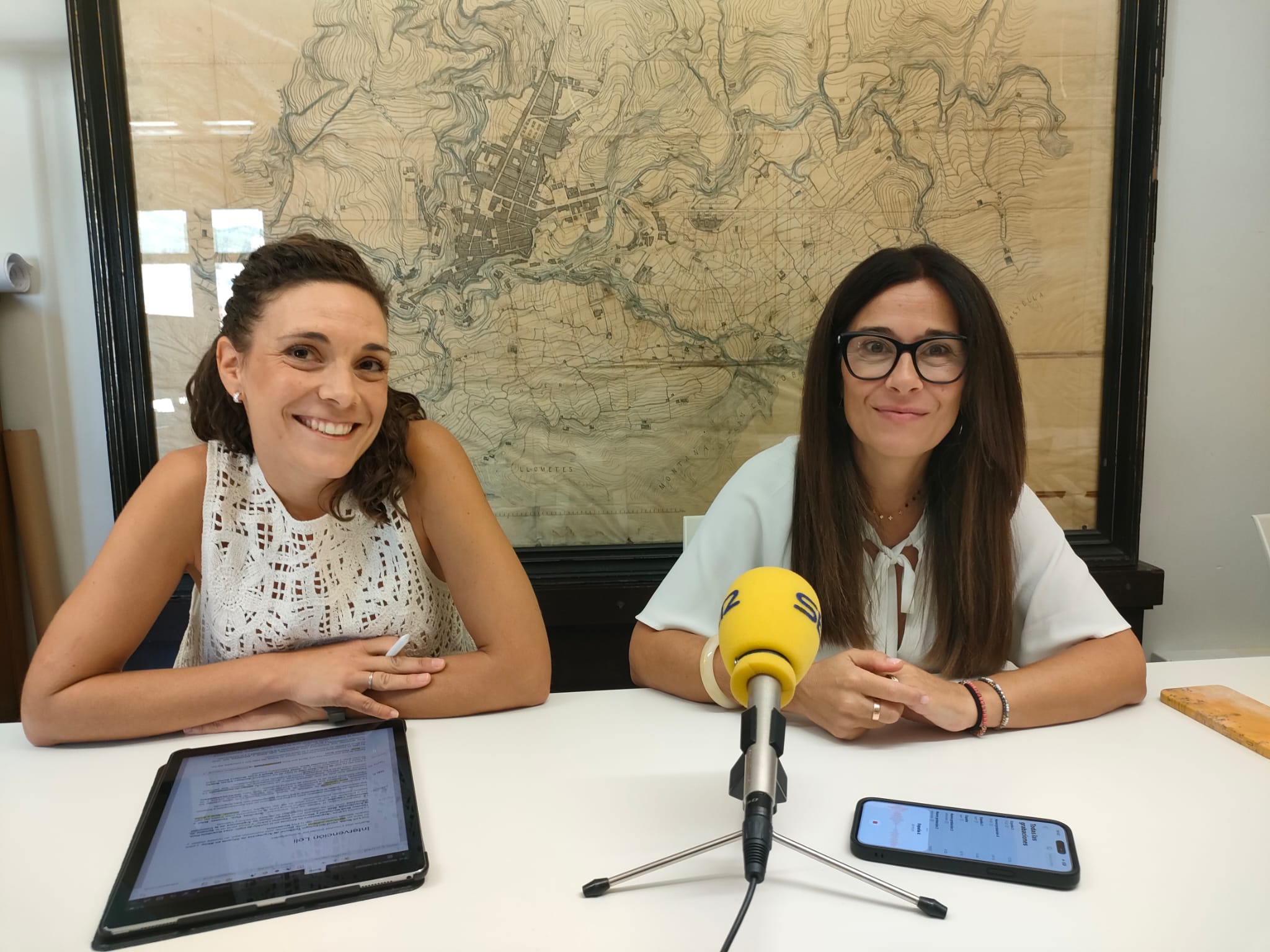 Loli Moltó i Lorena Zamorano presenten l'exposició de Timoteo Briet. 