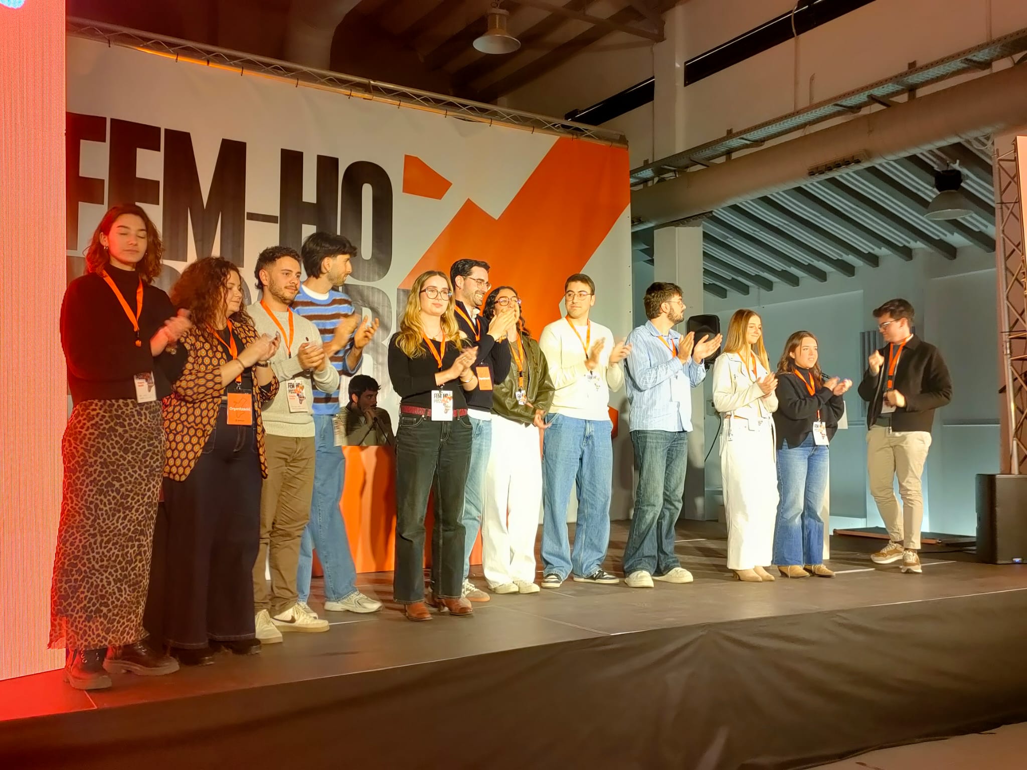 L'executiva de JOves PV amb l'alcoià Samuel Medina. 
