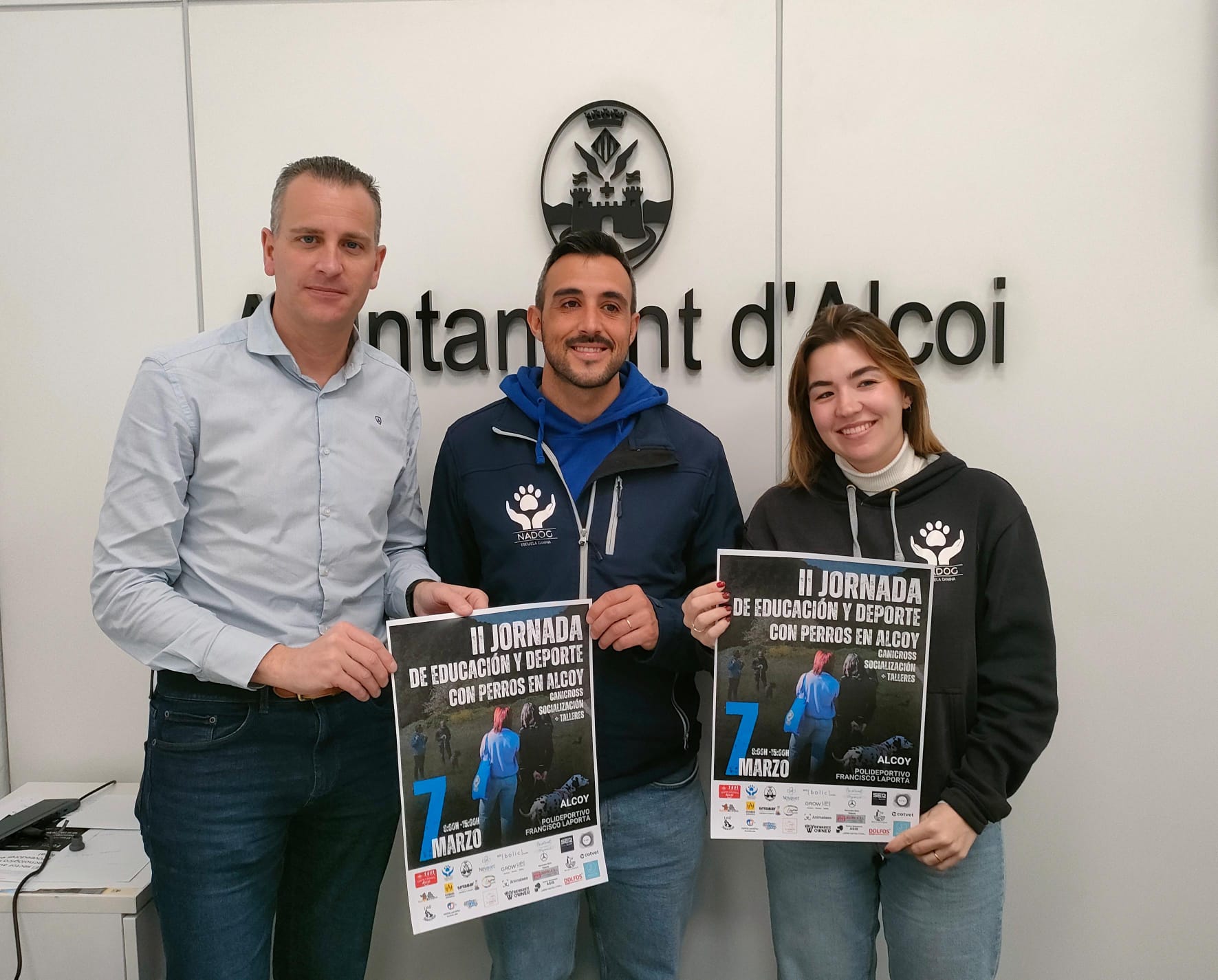 La presentació dele sjornades amb el regidor Alberto Belda i els representants de Nadog, Andreu i Nerea. 