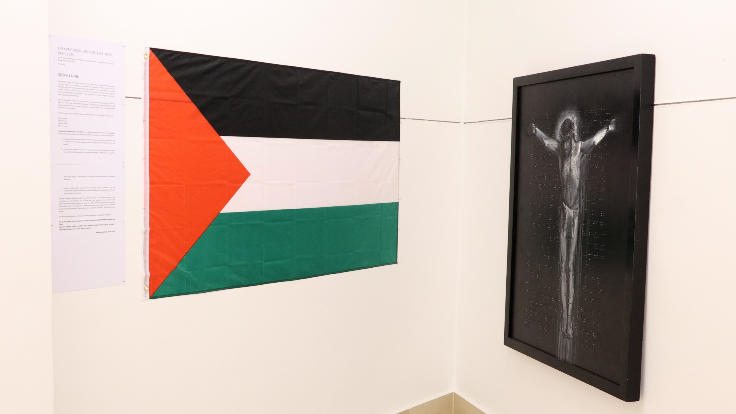 Obra fora de l'exposició, en suport al poble palestí. 