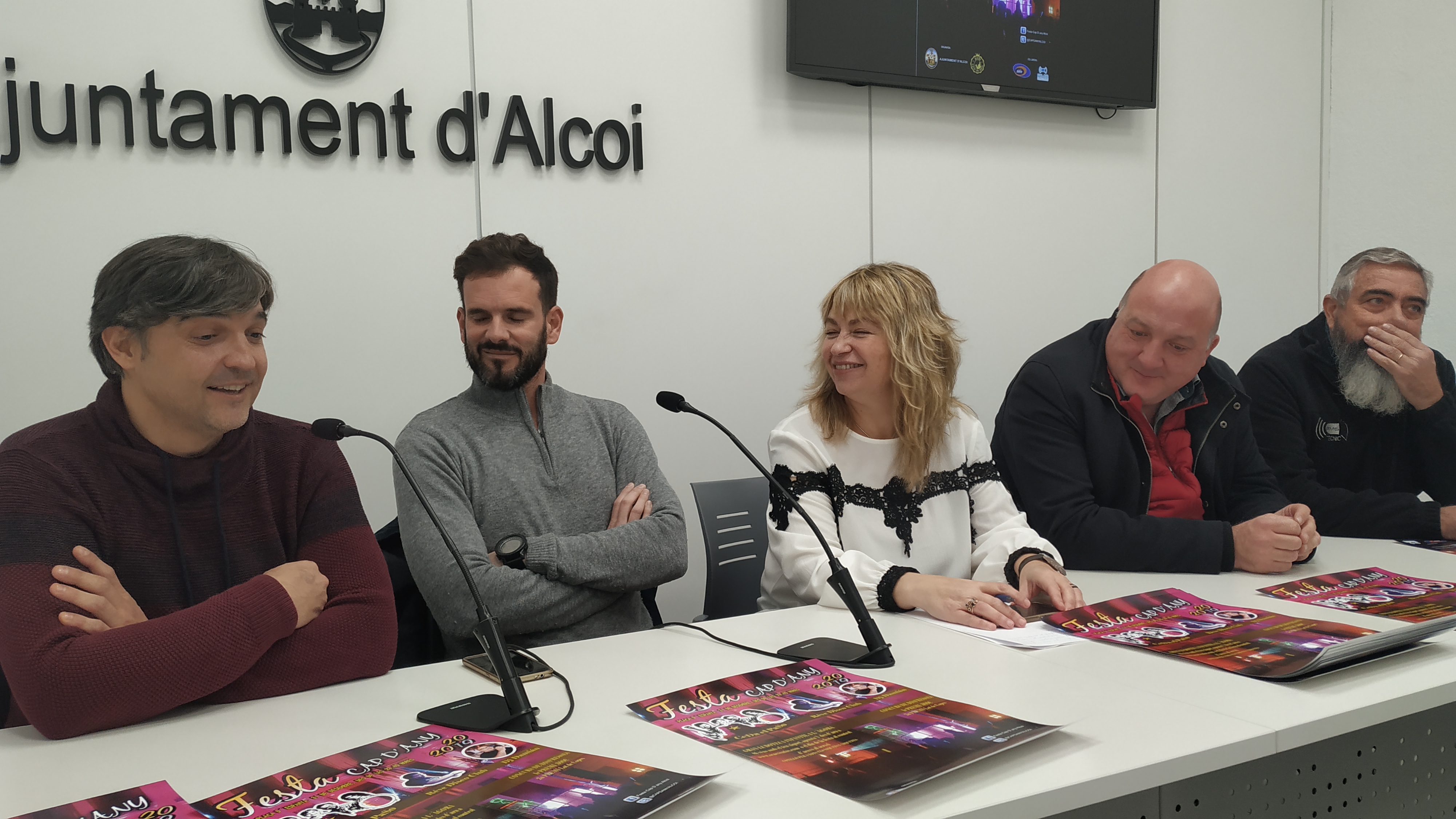 Membres de Ceda el Paso amb la regidora de festes