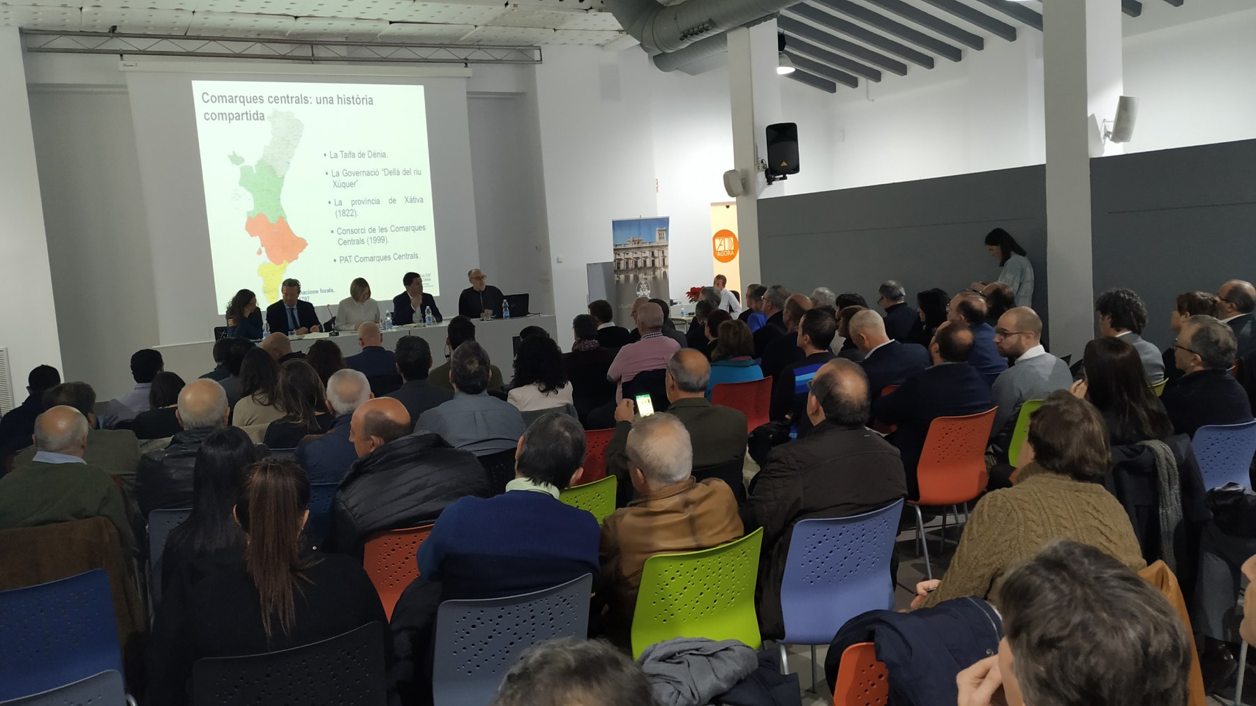 Alcaldes i empresaris omplin l'Àgora en la presentació del PAT