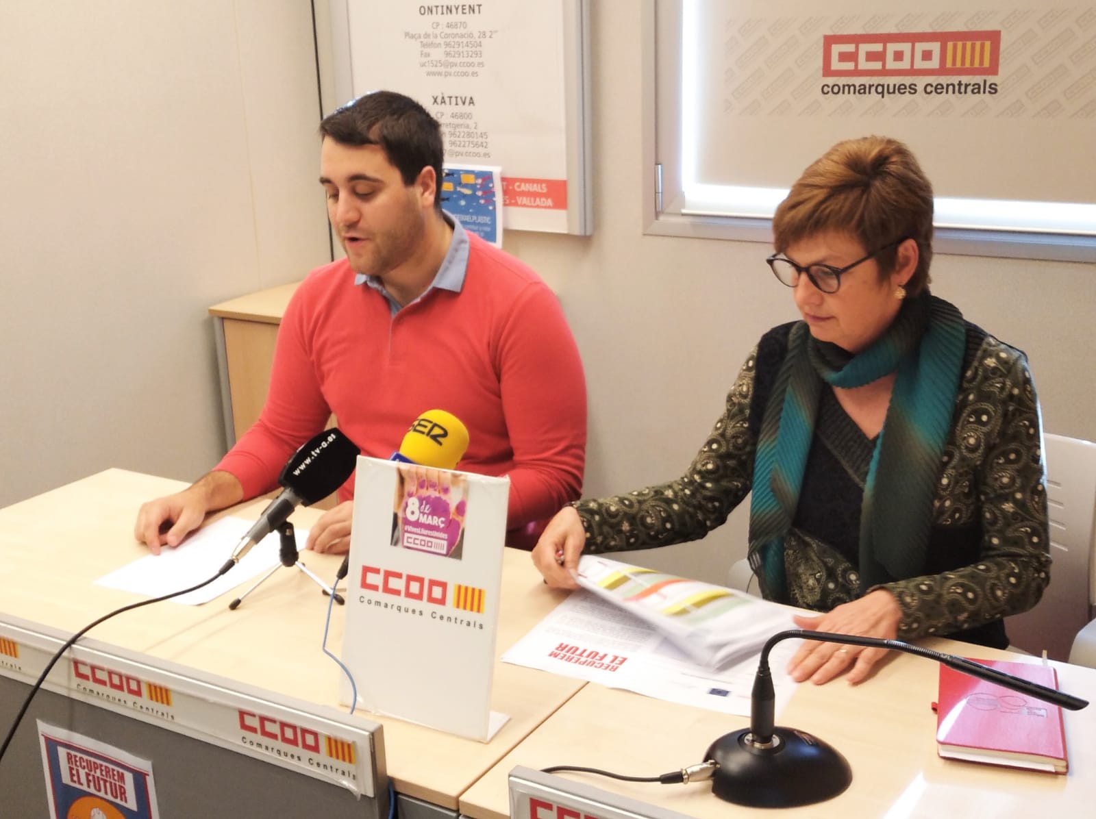 El secretari de comunicació i la secretaria general del sindicat per a les comarques centrals, Carlos Alcaraz i Manuela Pascual, han presentat la campanya.