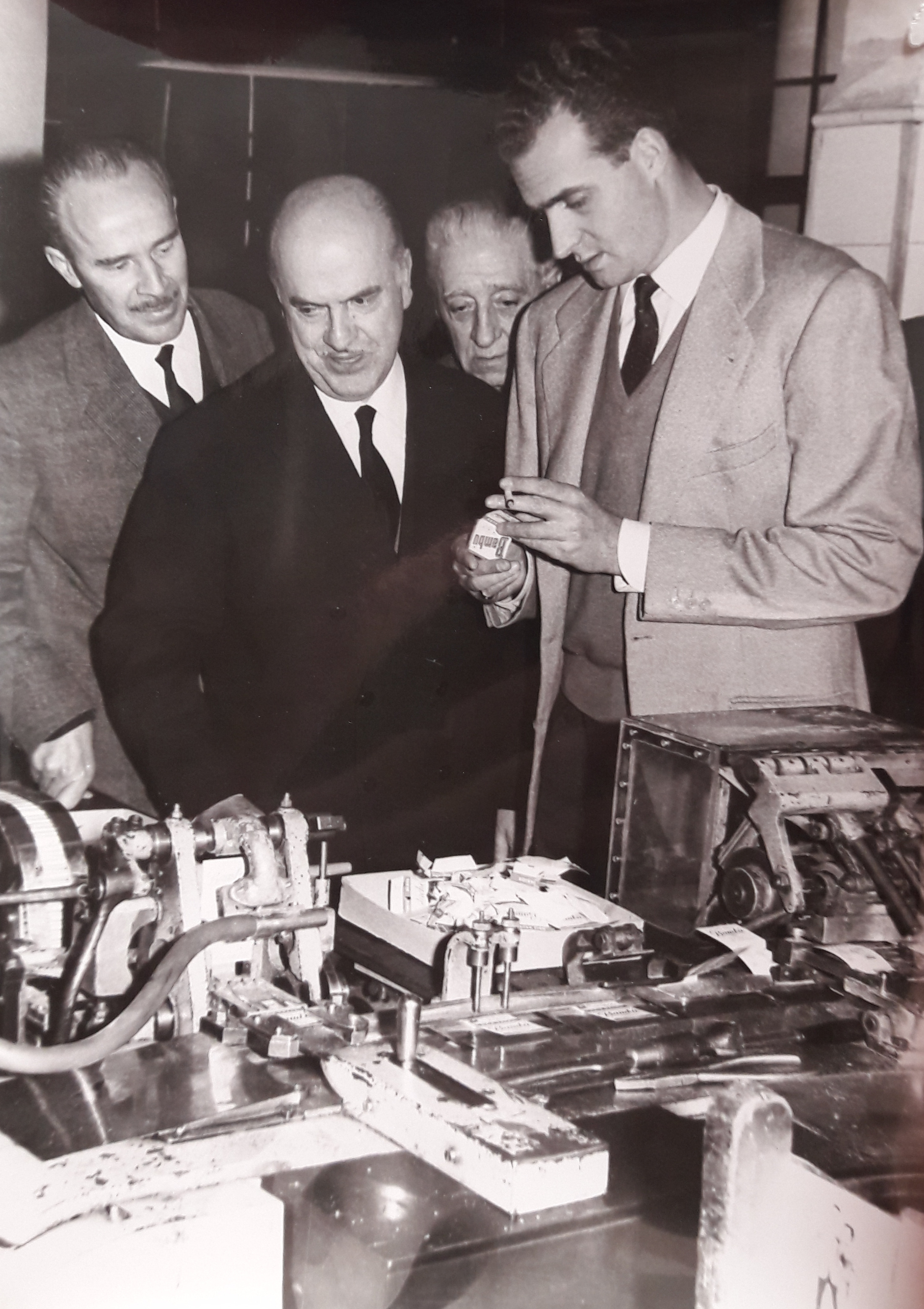 Fotografia de la visita del futur rei Juan Carlos I en 1965.