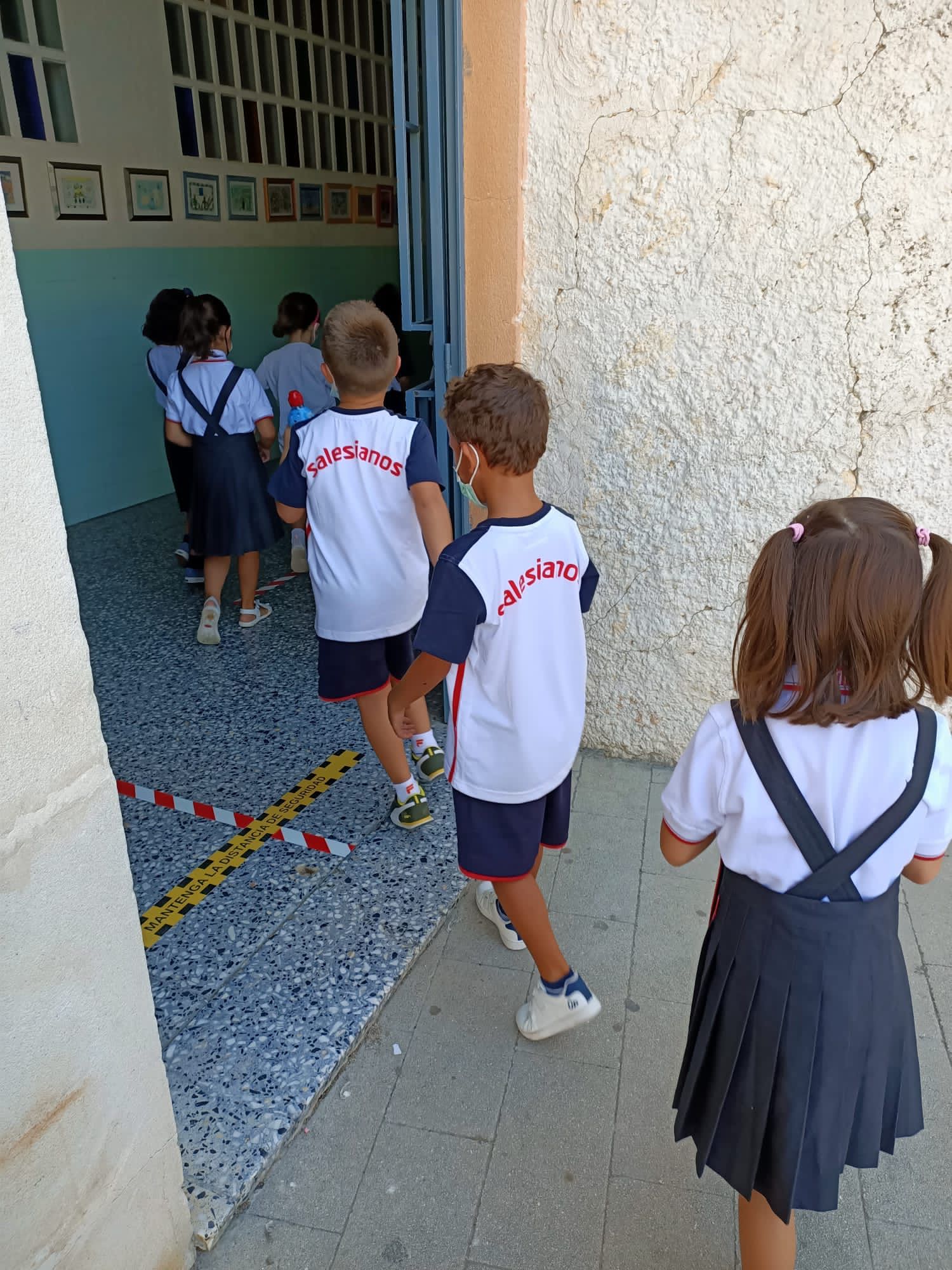 Xiquets el primer dia als Salesians.