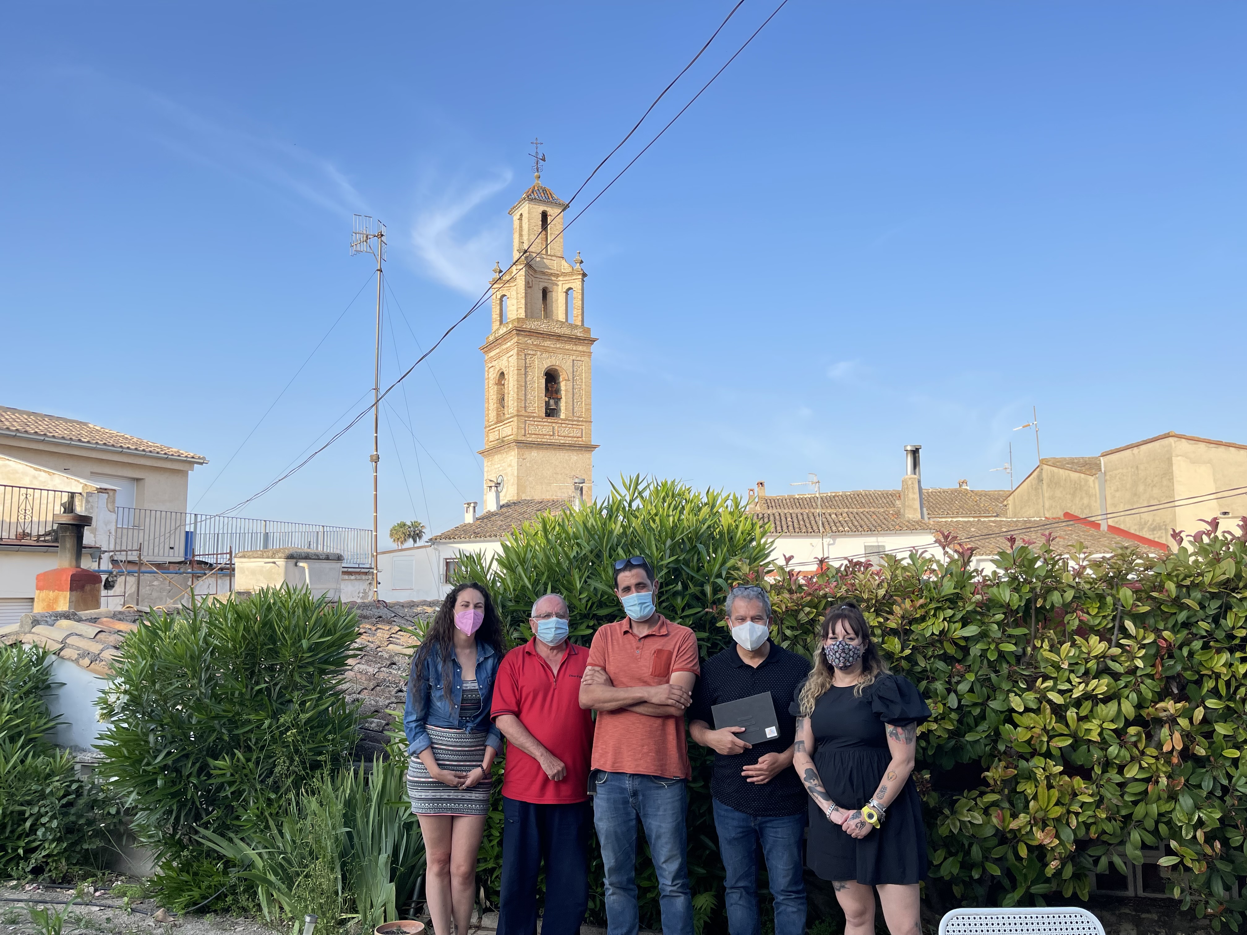 Amb els regidors de Benimarfull / Imatge facilitada per Somriures