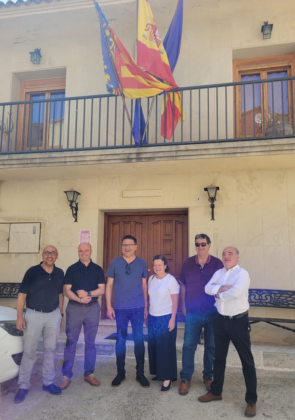 El diputat d'Arquitectura i tècnics de la diputació juntament amb l'alcalde de Benimassot.