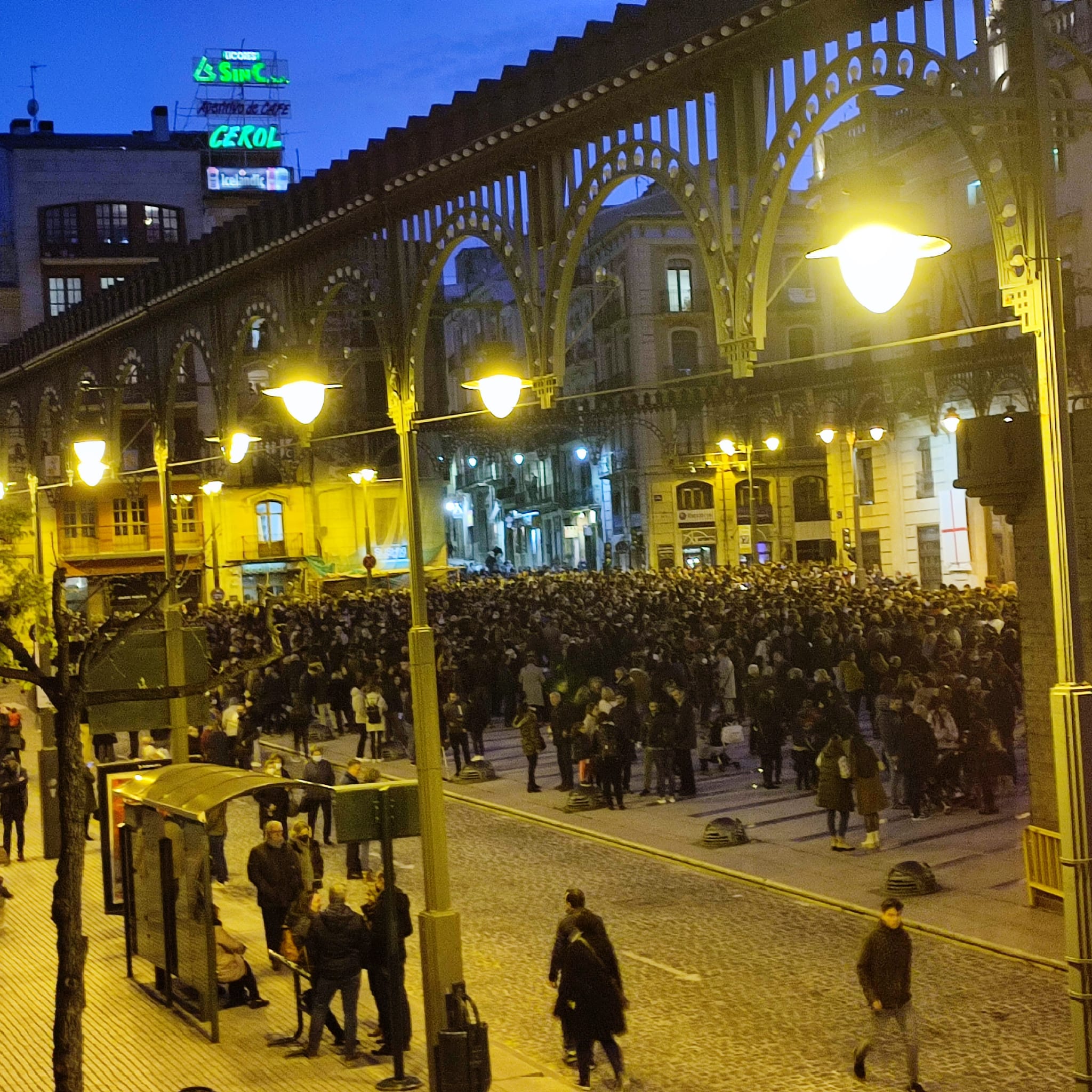 Mai la plaça havia estat tan plena per al cartell de Festes