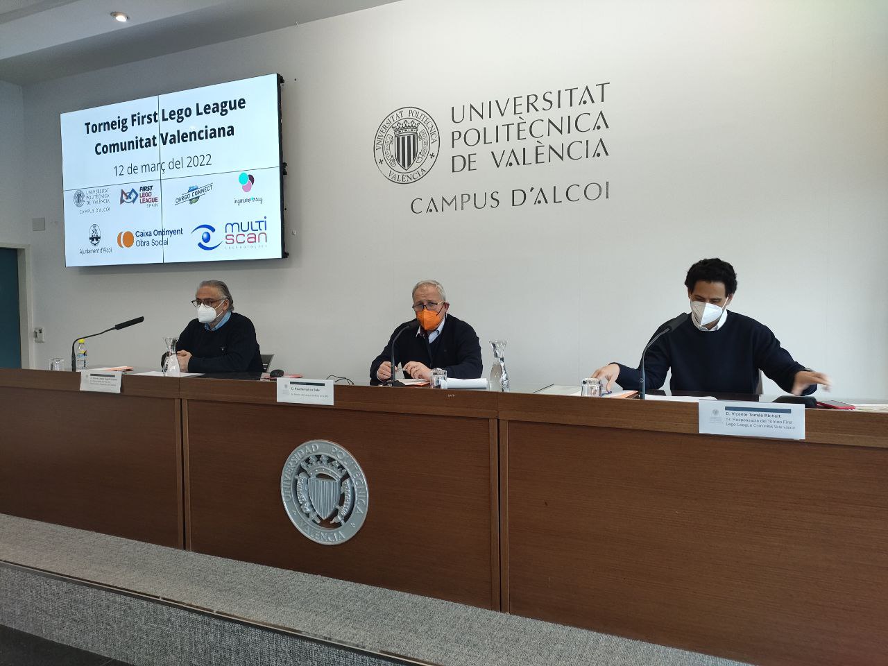 Presentació de la First Lego League, amb el director del campus Pau Bernabeu, el subdirector Jesús Seguí i el responsable de la competició a la Comunitat Valenciana, Vicent Tomás. 