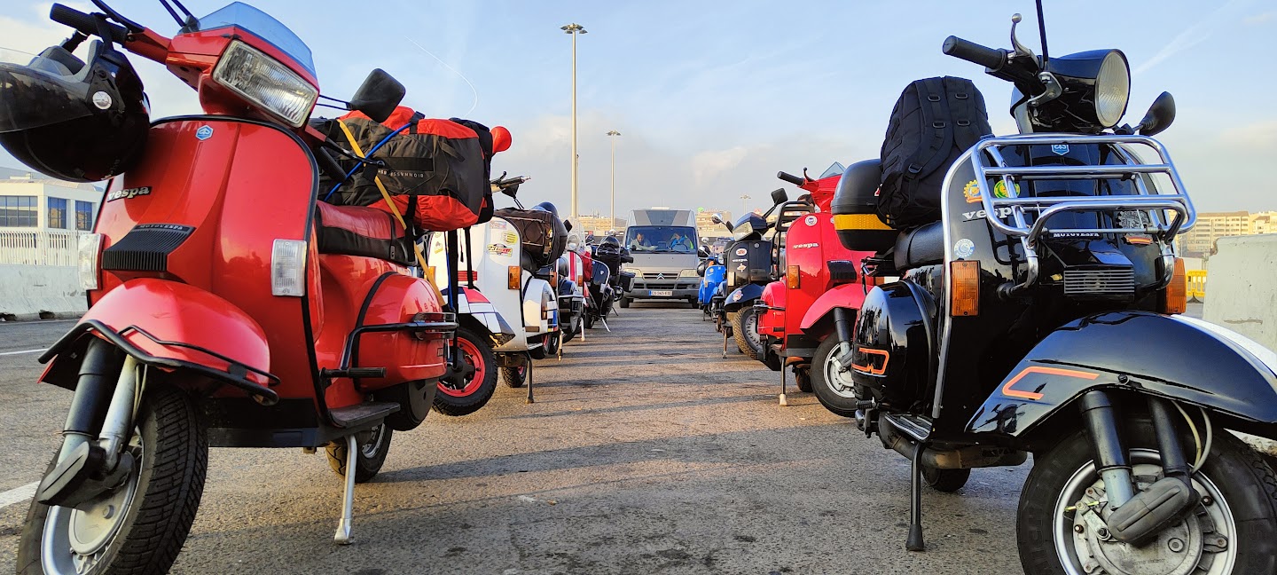 Les motos preparades al port d'Algesires