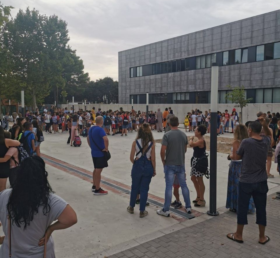 Molta emoció al Bracal on estrenen curs i col·legi.