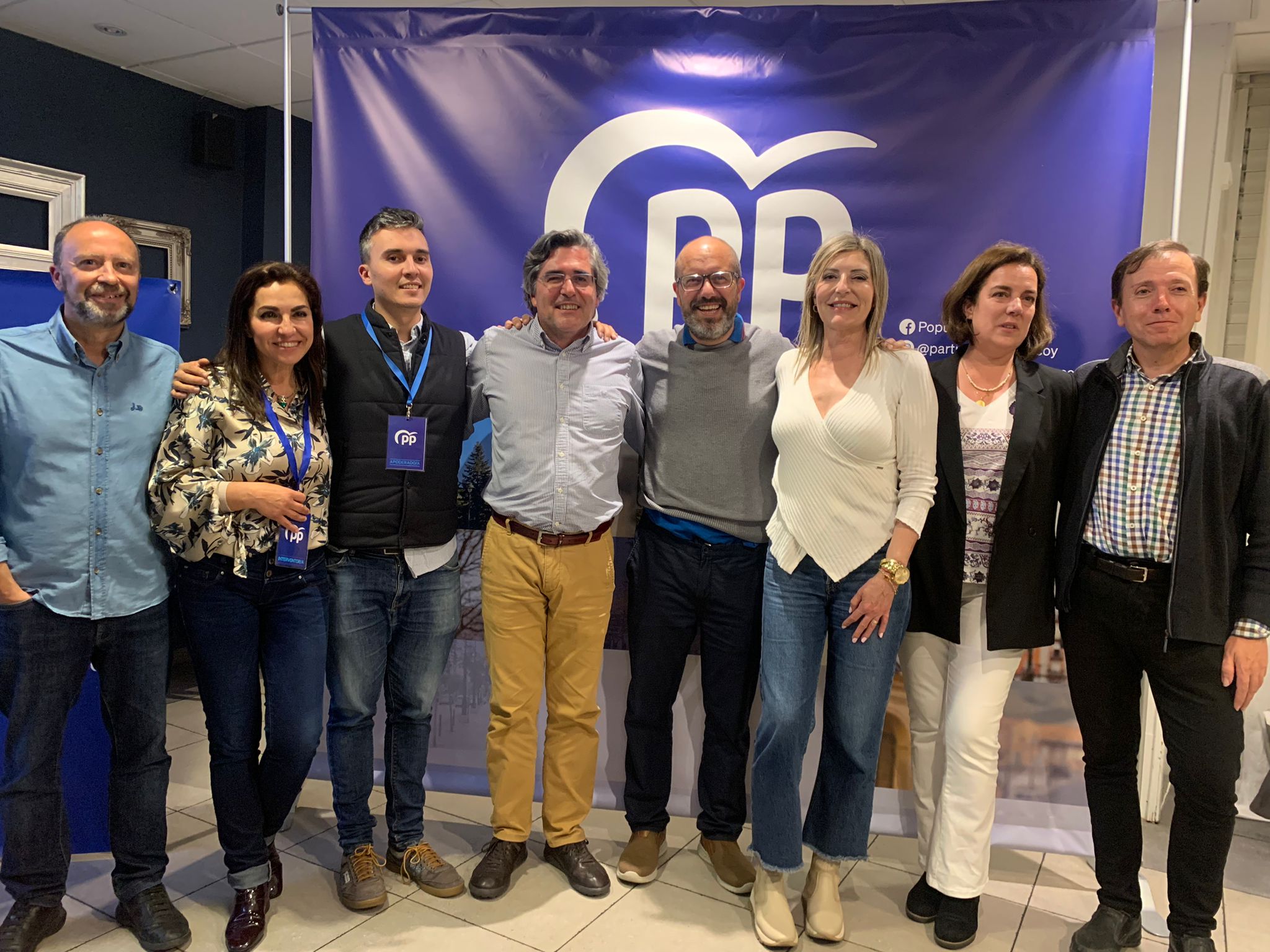 Els 8 regidors populars. D'esquerra a dreta Kiko Cantó, Lirios García, Santi Carbonell, Carlos Pastor, Jordi Reig, Amalia Payá, Isabel Balaguer i Gabriel Guillem.