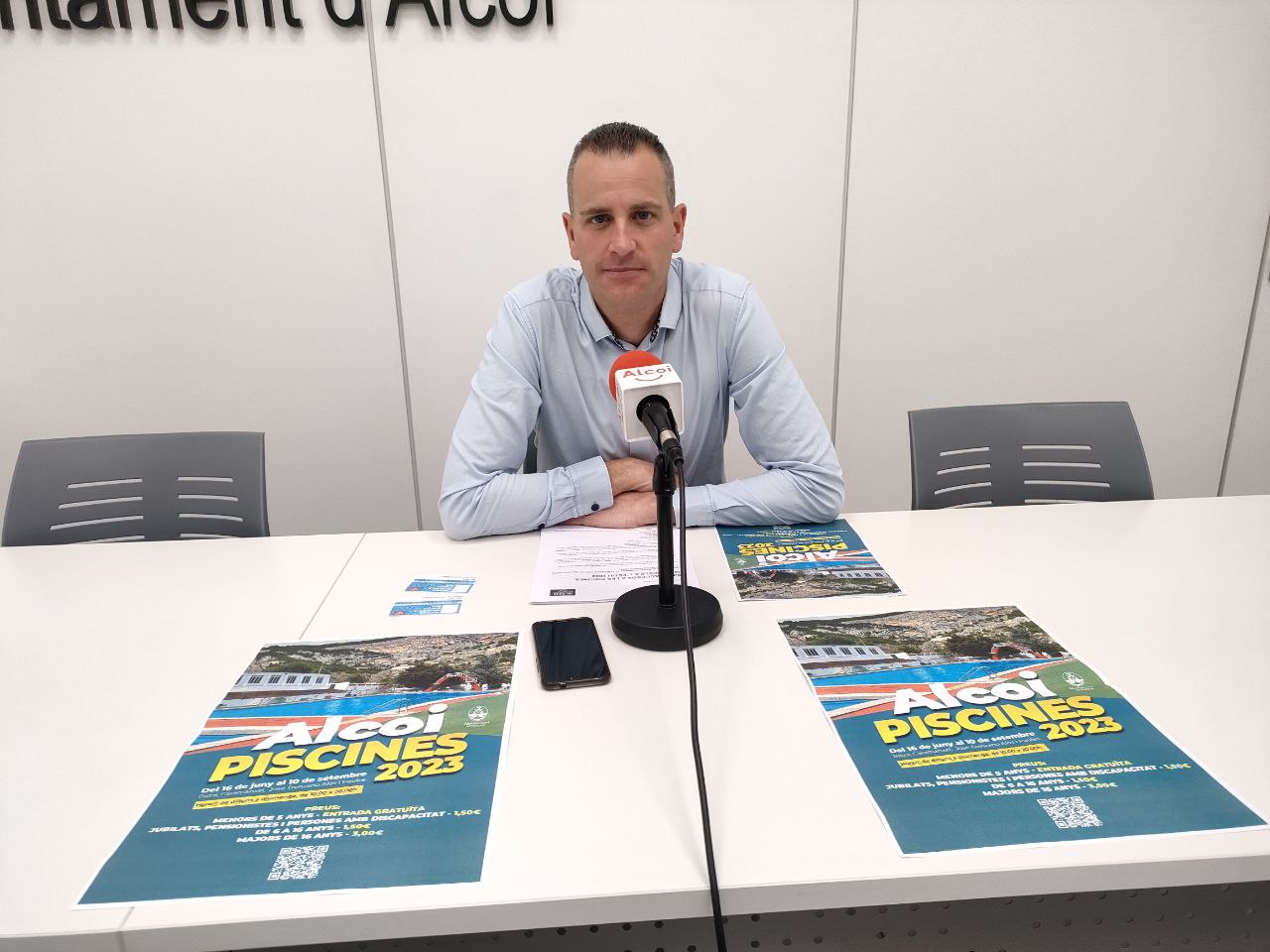 El regidor Alberto Belda presenta la temporada de piscines.