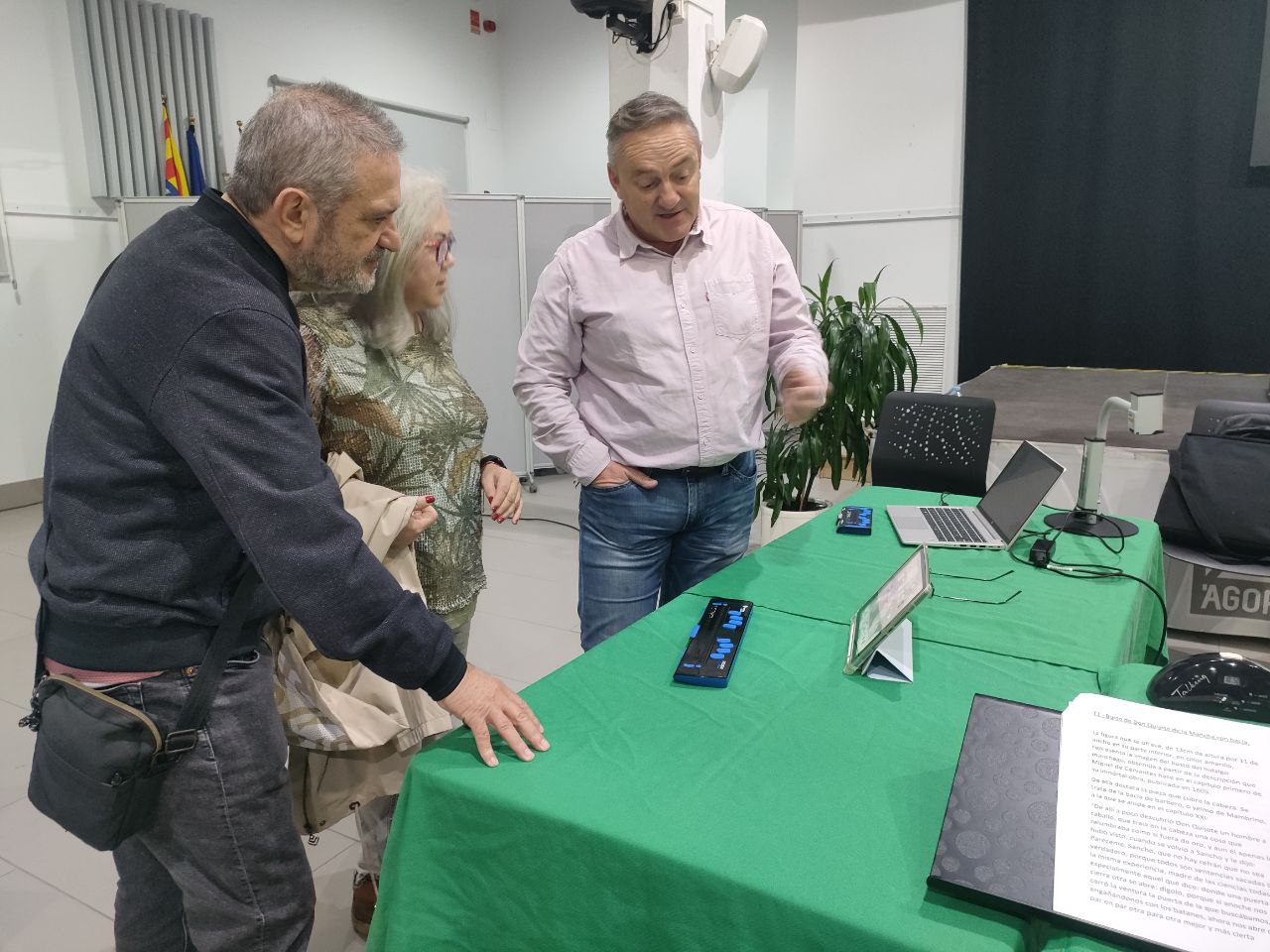 Els regidors de Guanyar Alcoi també han visitat la mostra. 