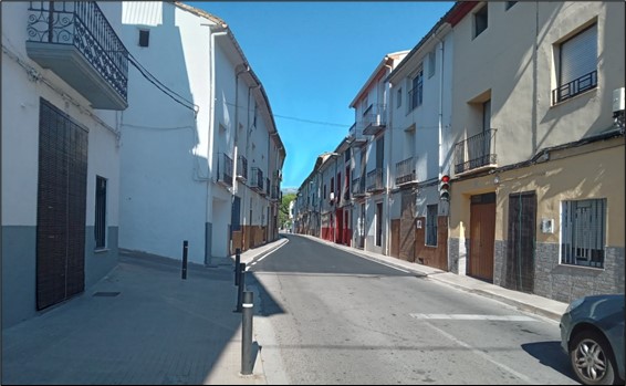 El carrer principal de Benimarfull que reduiria el trànsit amb  la ronda. 