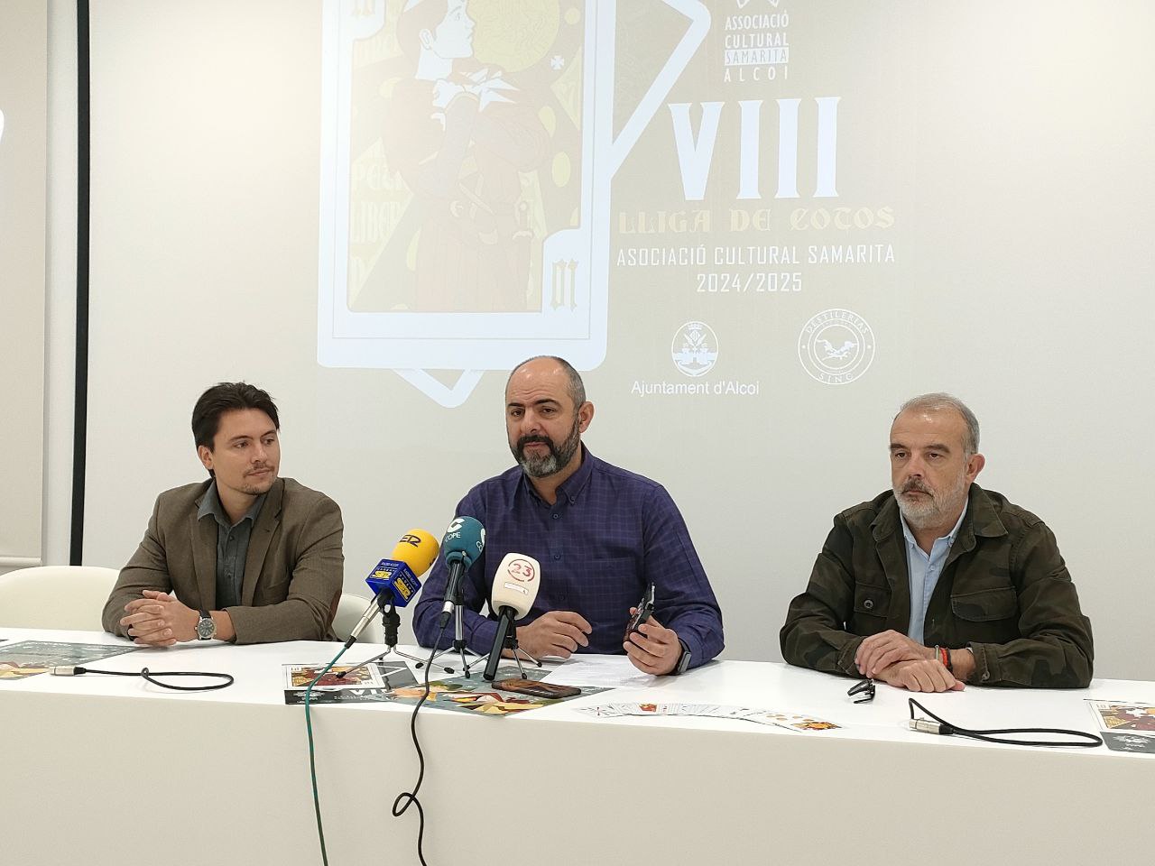Presentació del Campament Reial amb el Samarita David Ponsoda, el regidor Jordi Martínez, i l'autor de la baralla Blas López. 
