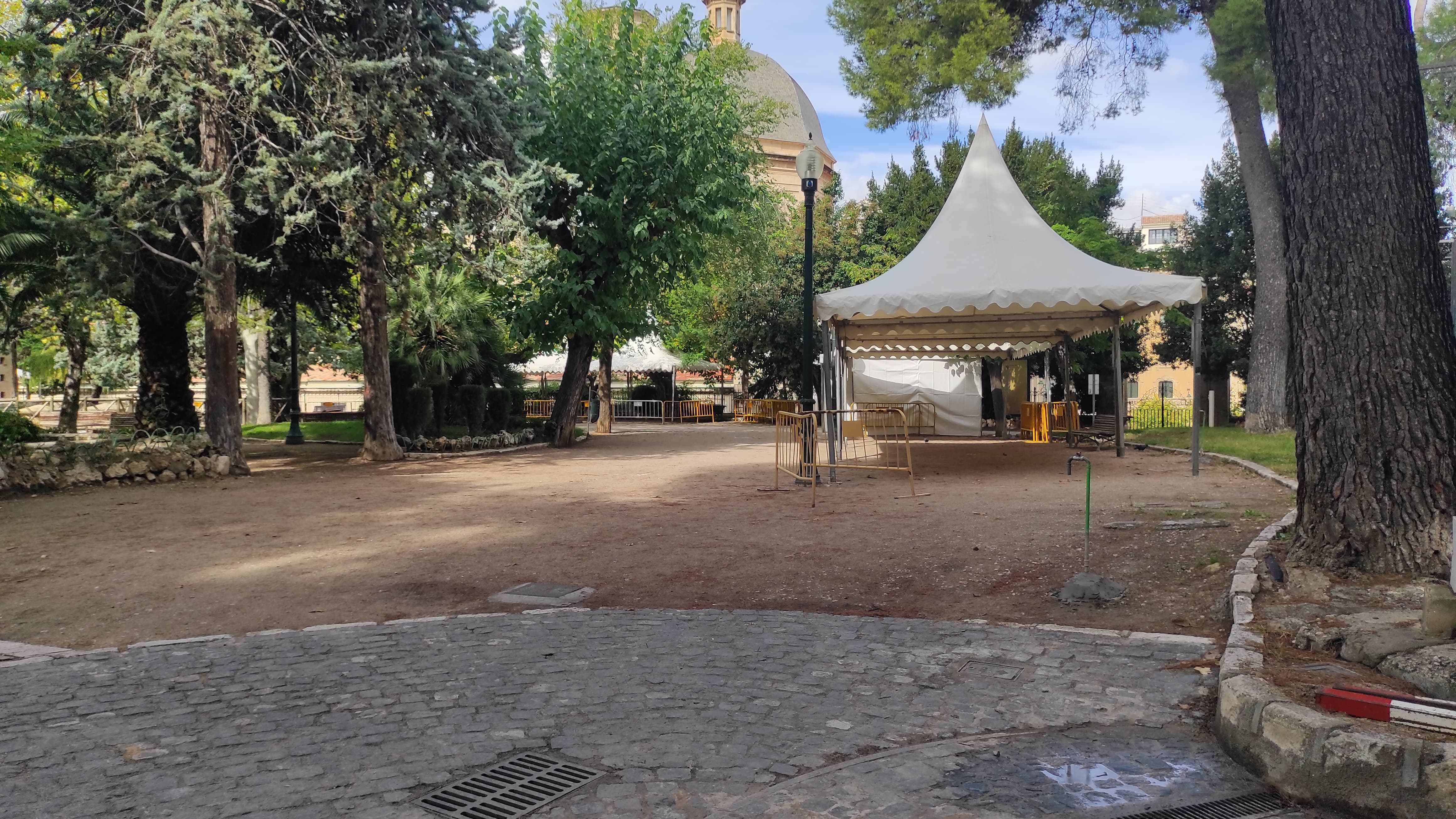 Preparacions a la Glorieta este 24 d'octubre.